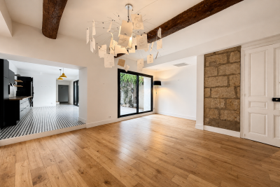 Sale Luxury house Nîmes 7&nbsp;Rooms 243&nbsp;m²