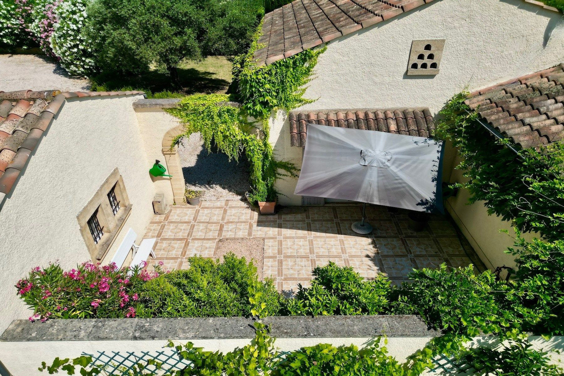 luxury house 4 Rooms for sale on UZES (30700)