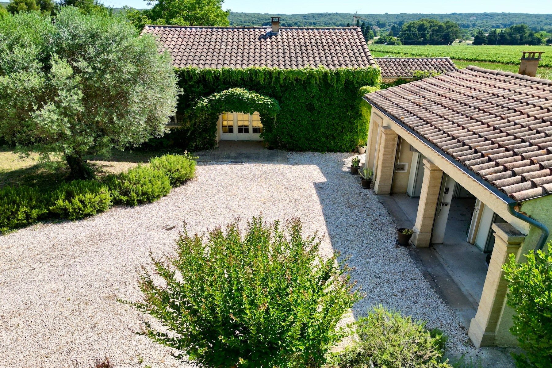 luxury house 4 Rooms for sale on UZES (30700)