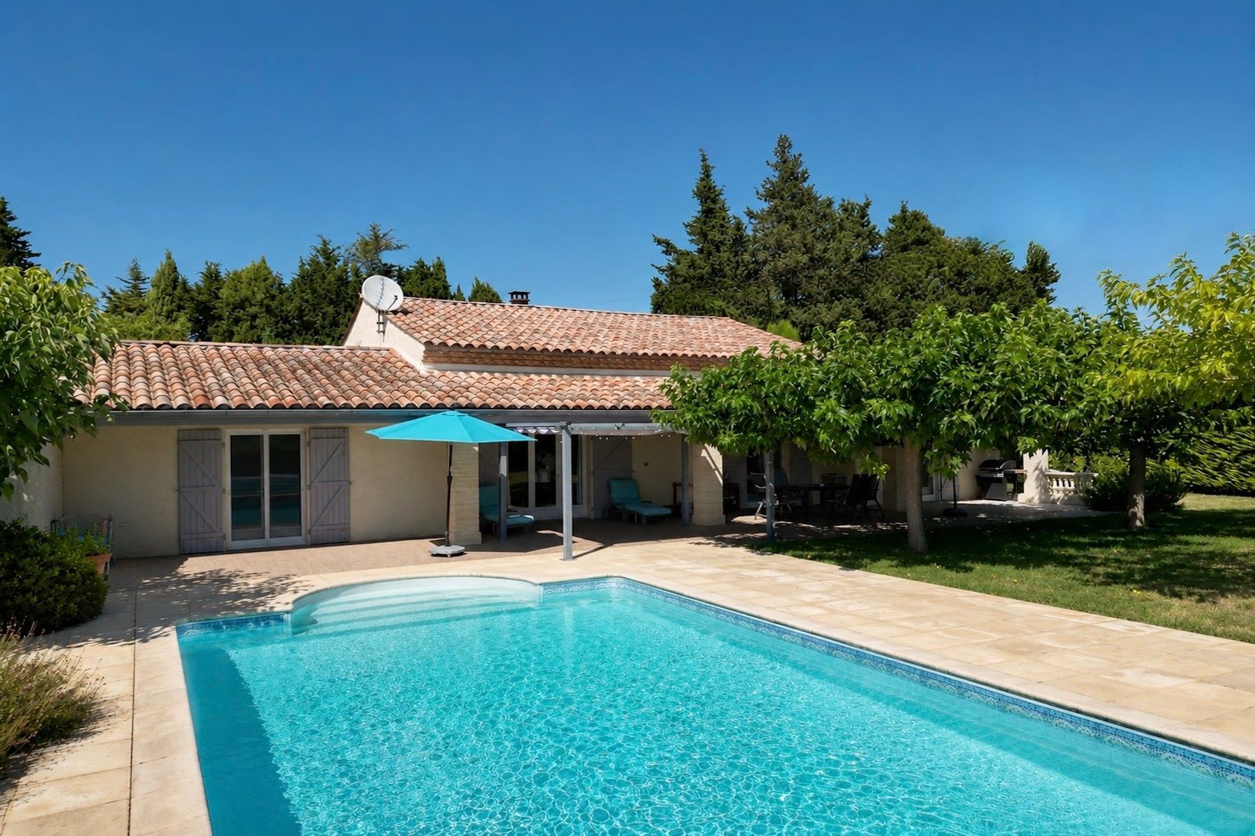 luxury house 4 Rooms for sale on UZES (30700)