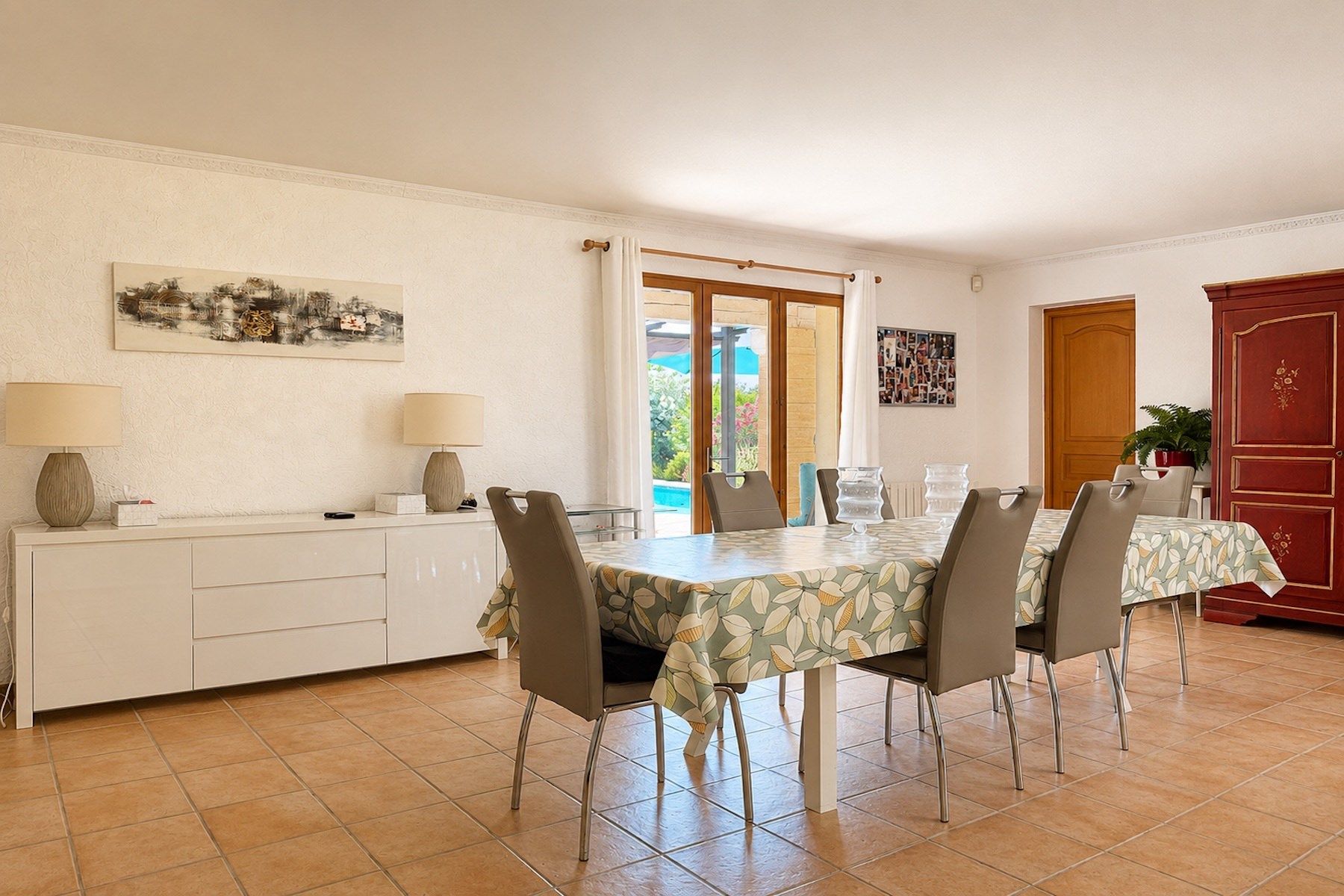 luxury house 4 Rooms for sale on UZES (30700)