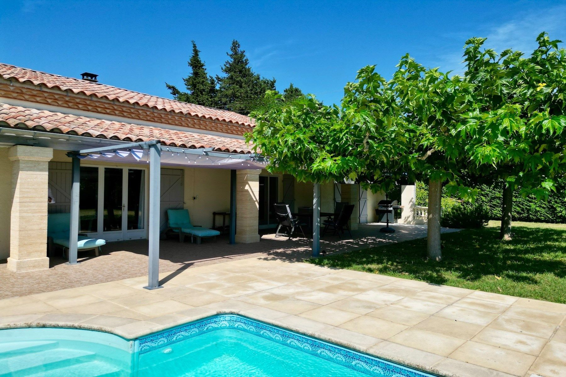luxury house 4 Rooms for sale on UZES (30700)
