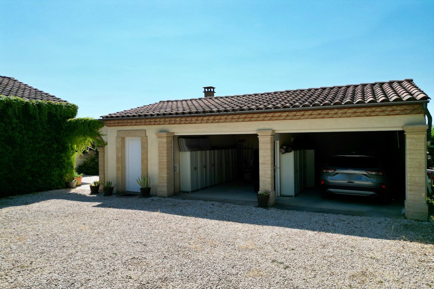 luxury house 4 Rooms for sale on UZES (30700)