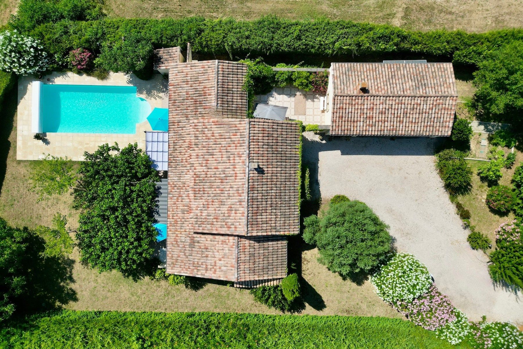 luxury house 4 Rooms for sale on UZES (30700)