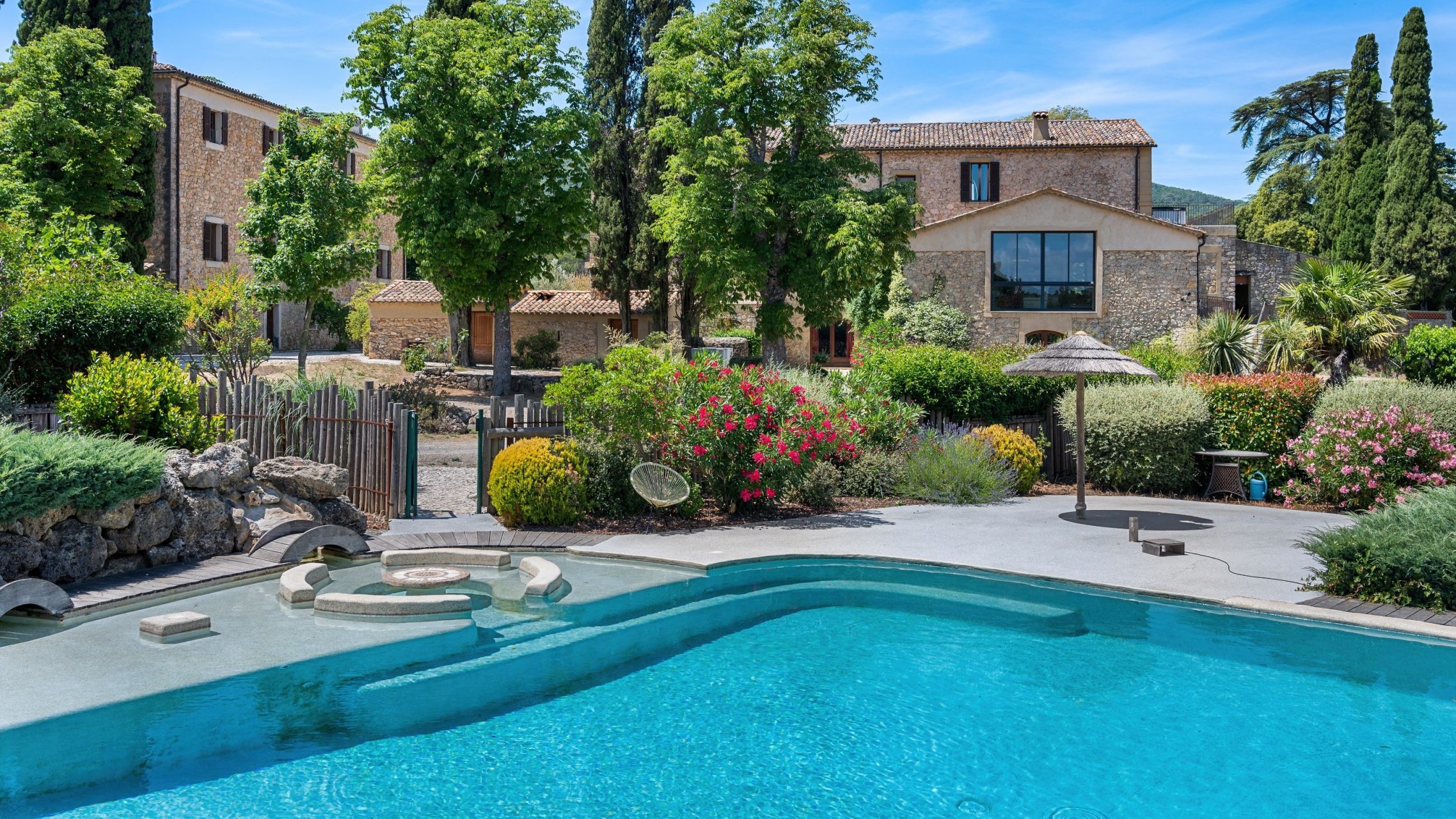 bastide 30 Rooms for sale on AMPUS (83111)