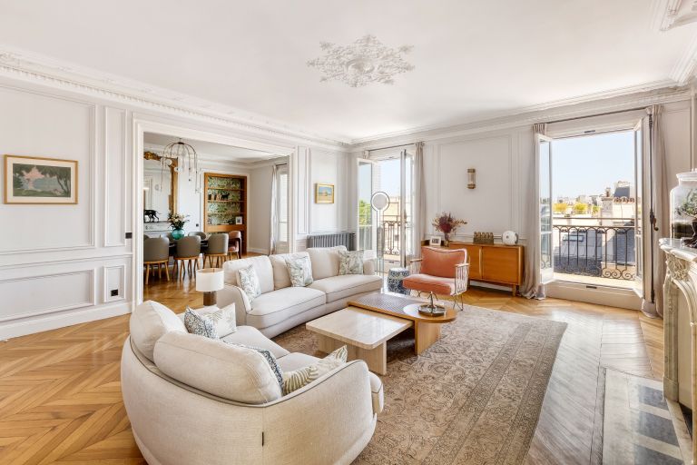 luxury apartment 10 Rooms for sale on PARIS (75008)