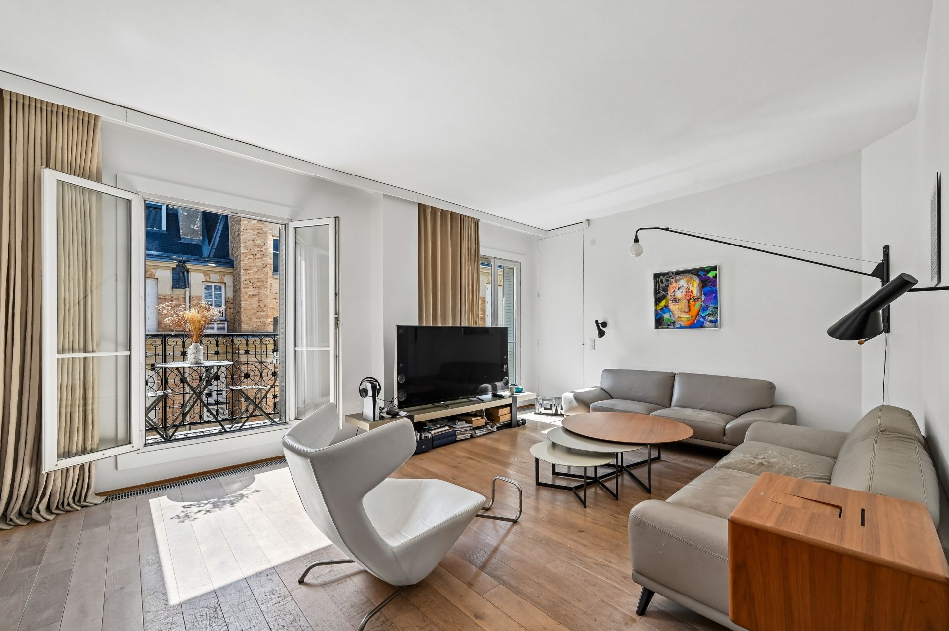luxury apartment 7 Rooms for sale on PARIS (75016)