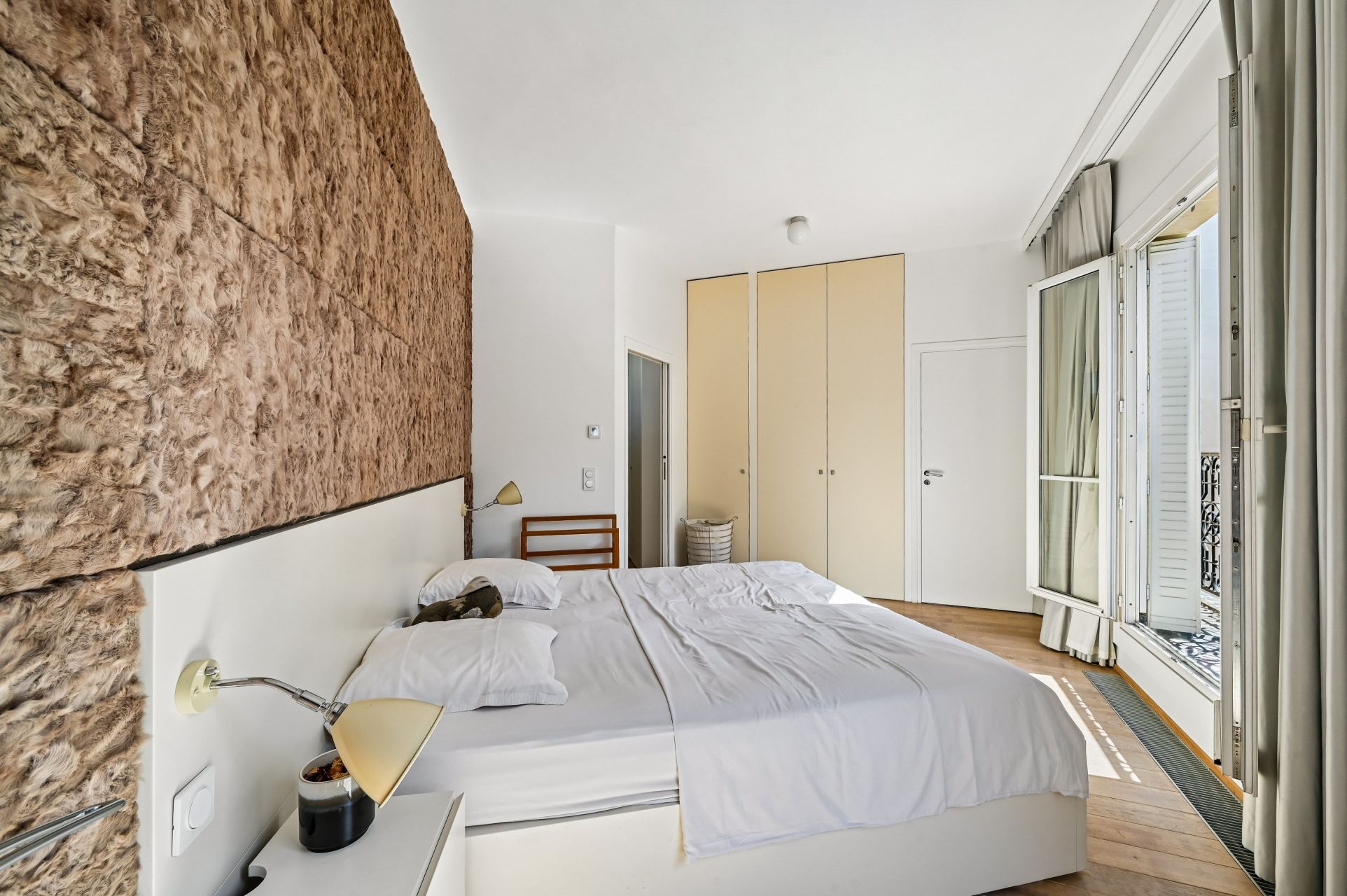 luxury apartment 7 Rooms for sale on PARIS (75016)