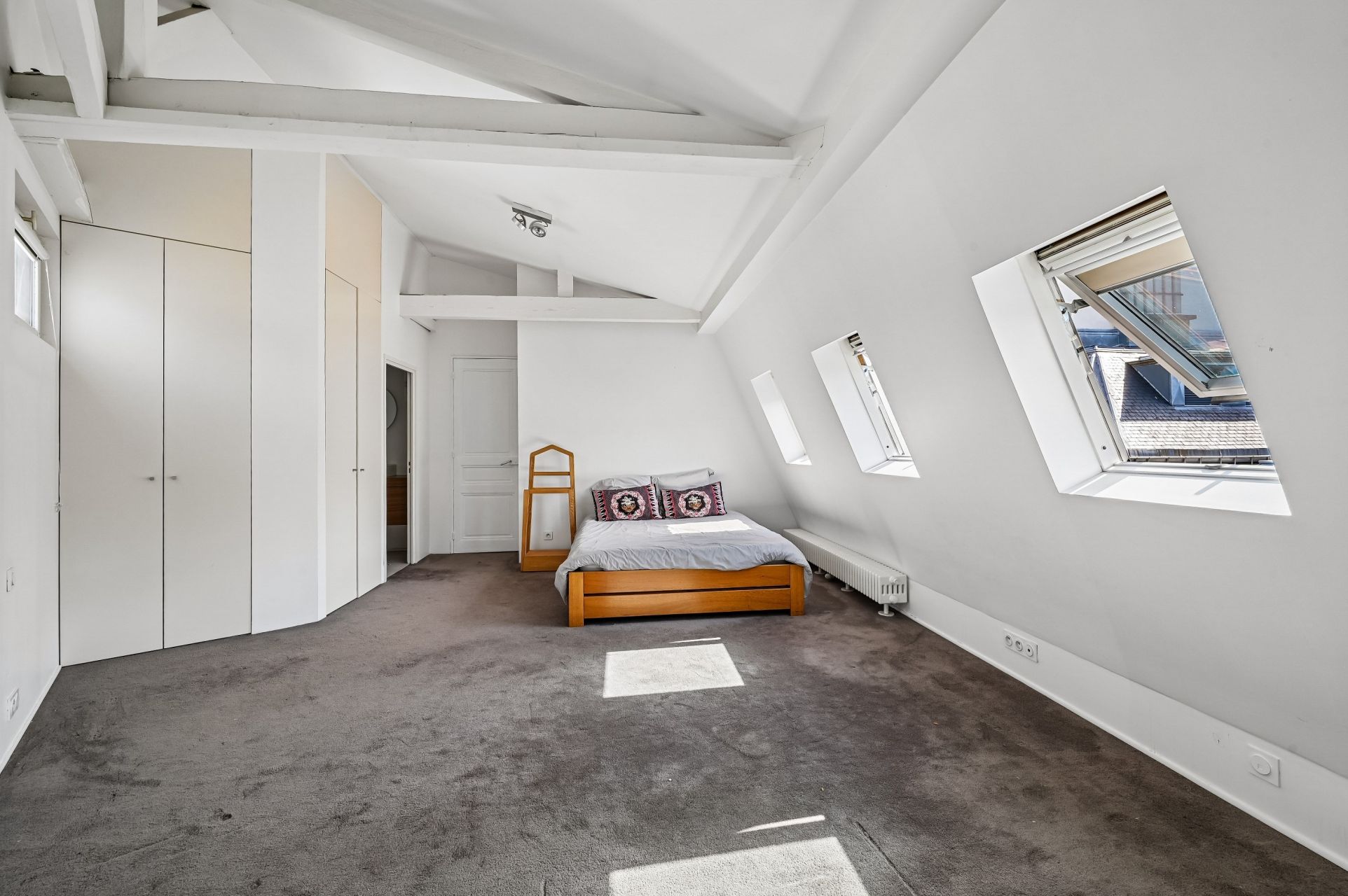 luxury apartment 7 Rooms for sale on PARIS (75016)