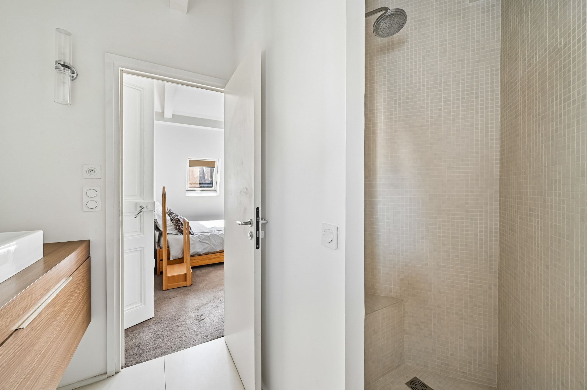 luxury apartment 7 Rooms for sale on PARIS (75016)