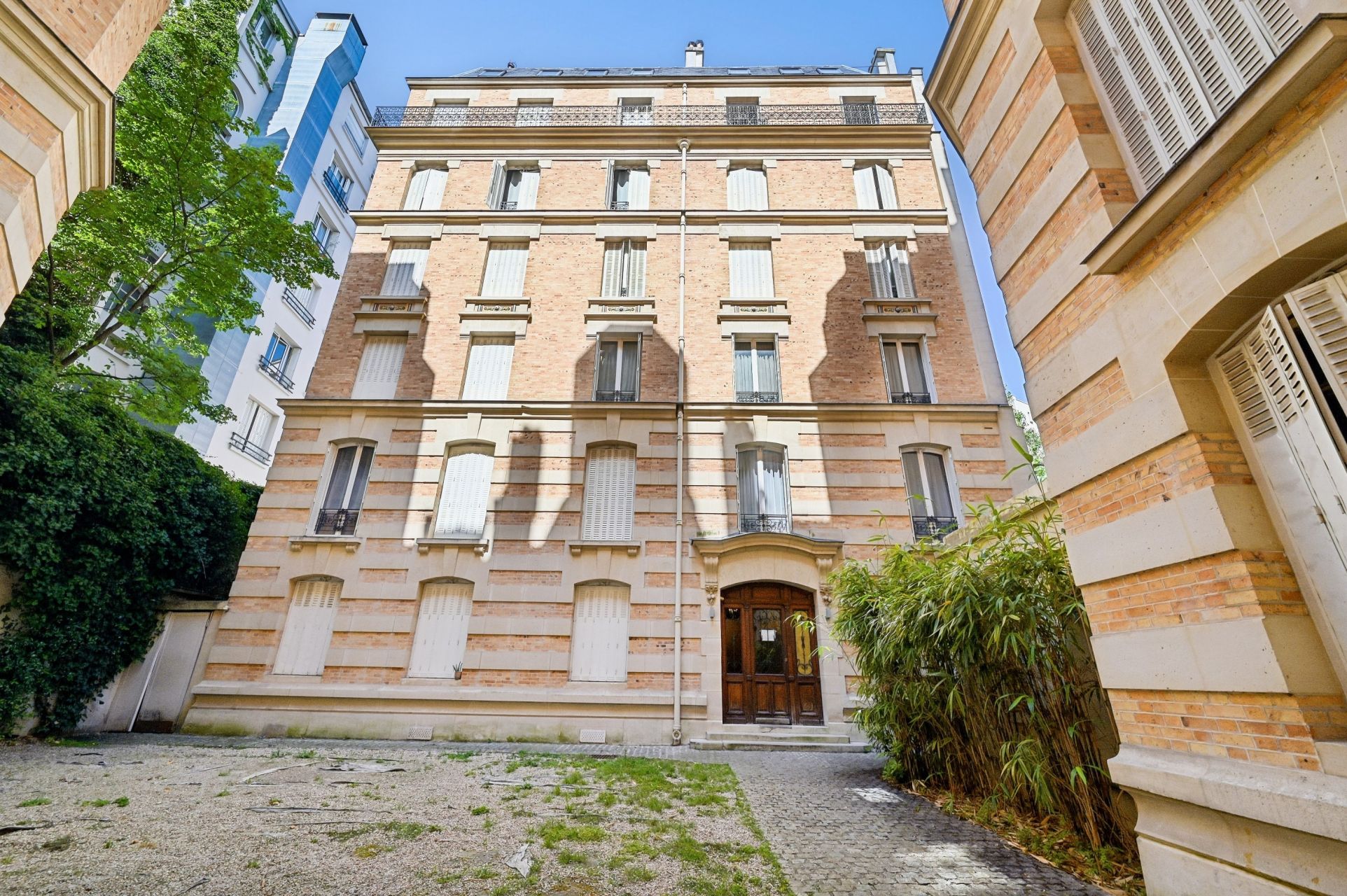 luxury apartment 7 Rooms for sale on PARIS (75016)