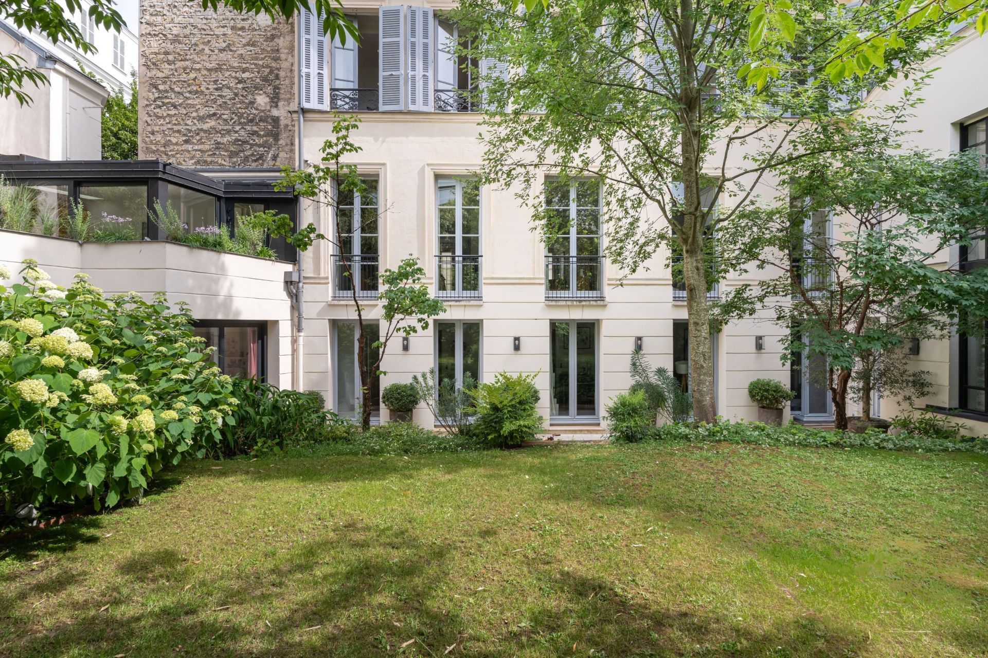 luxury apartment 8 Rooms for rent on PARIS (75006)