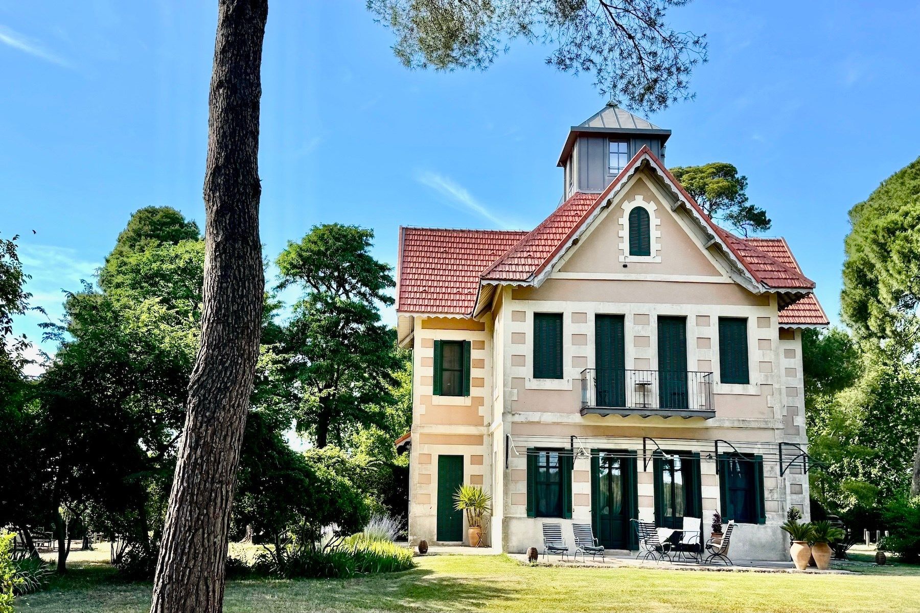 mansion 15 Rooms for sale on AIGUES MORTES (30220)