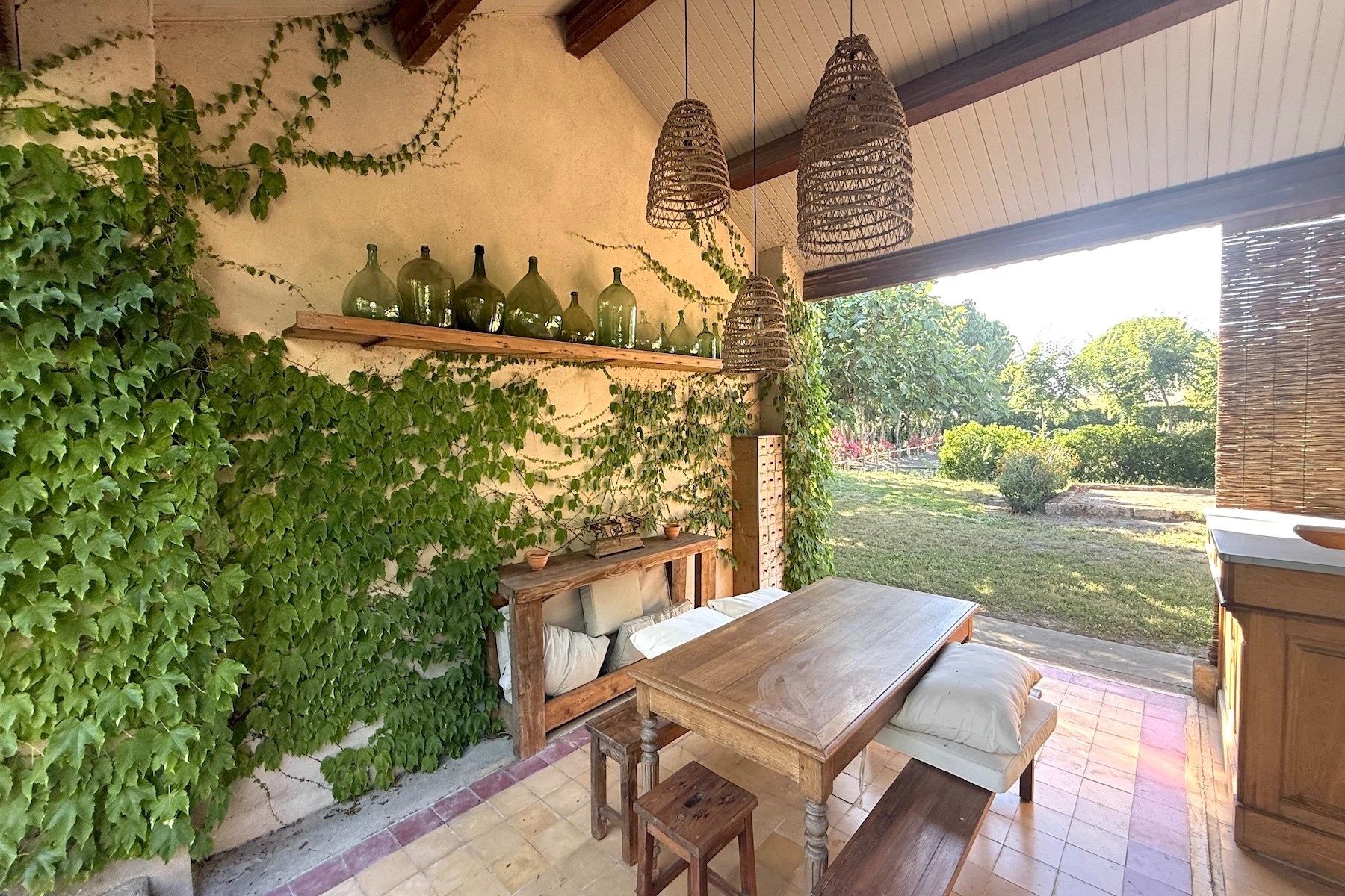 mansion 15 Rooms for sale on AIGUES MORTES (30220)