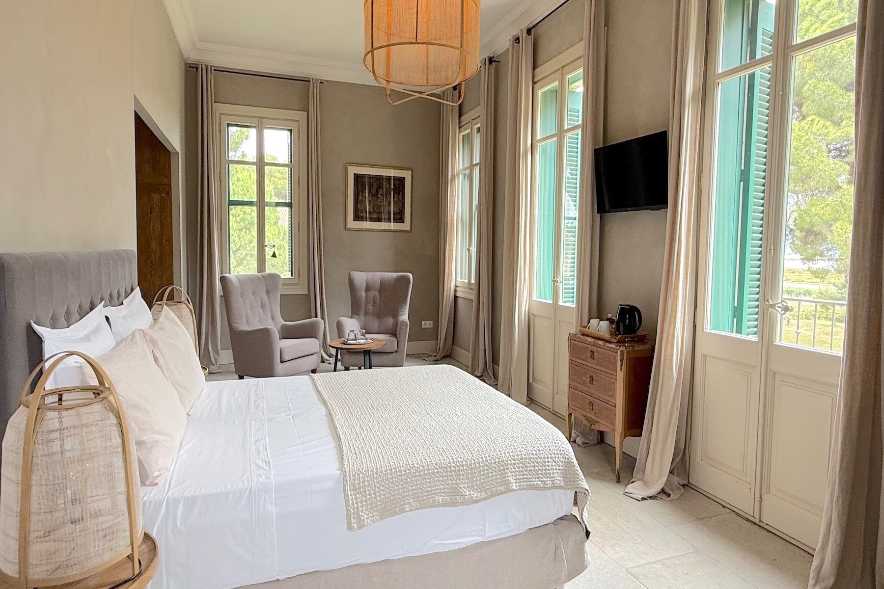 mansion 15 Rooms for sale on AIGUES MORTES (30220)