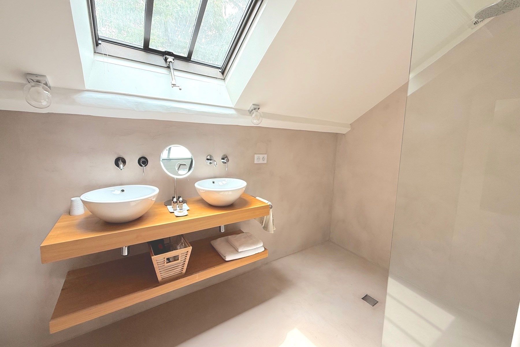mansion 15 Rooms for sale on AIGUES MORTES (30220)