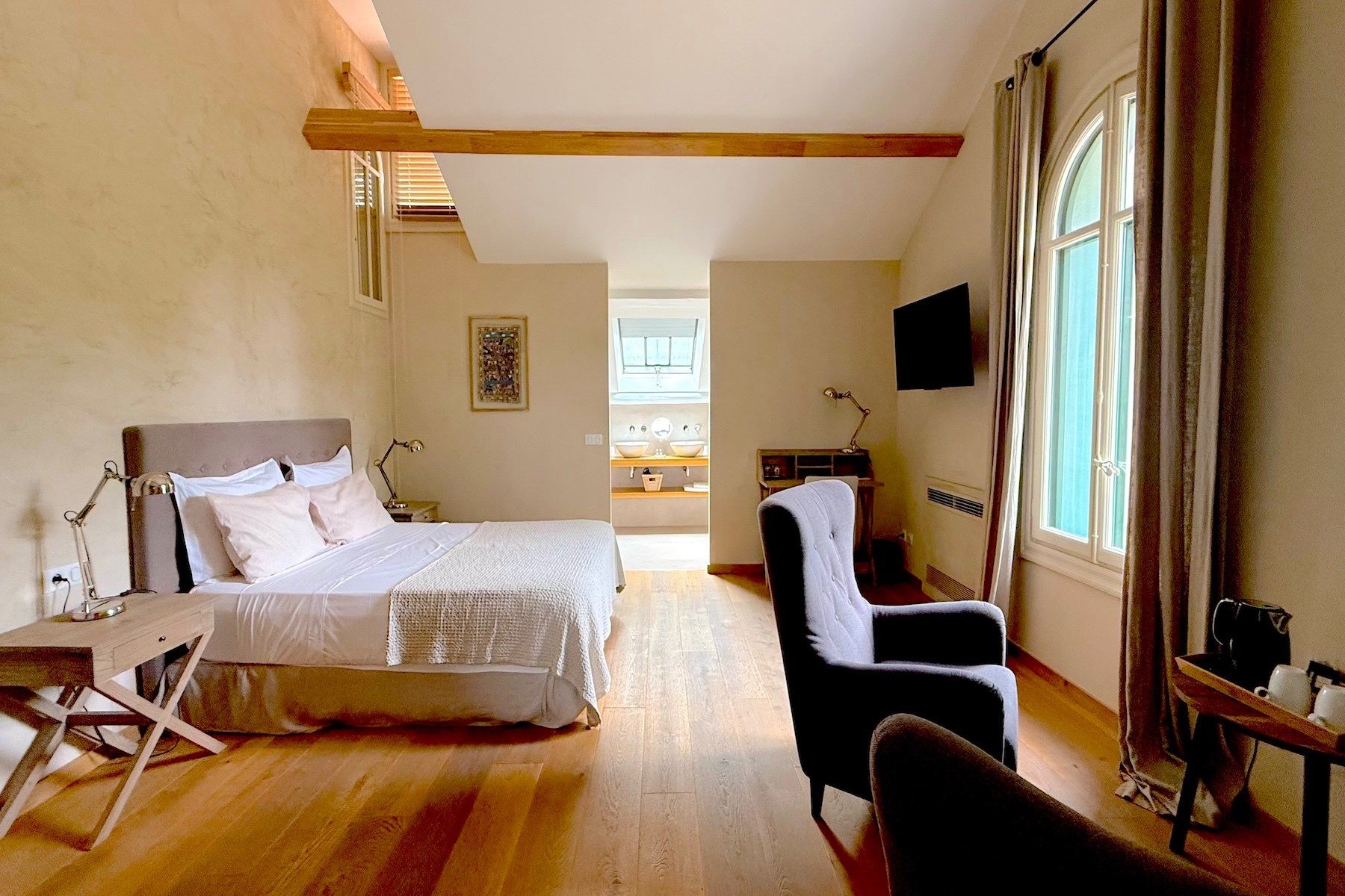 mansion 15 Rooms for sale on AIGUES MORTES (30220)