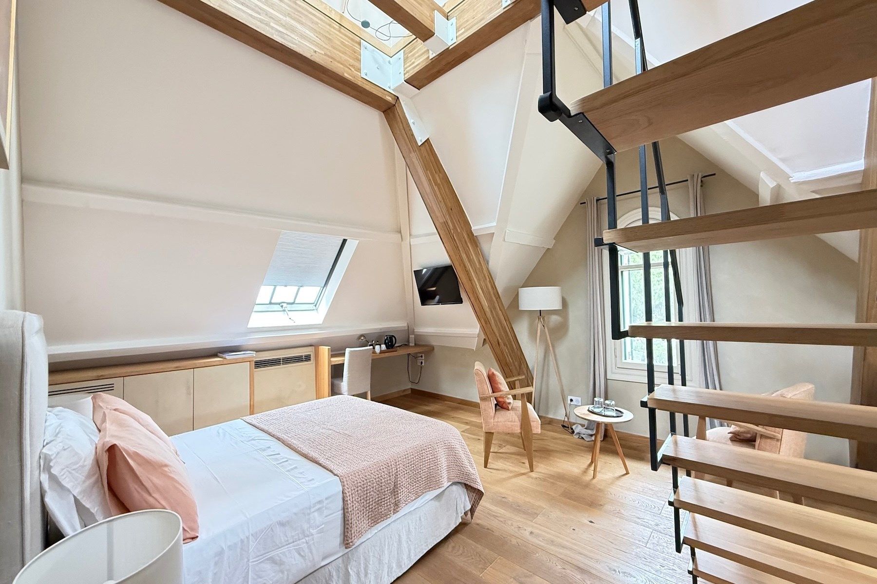 mansion 15 Rooms for sale on AIGUES MORTES (30220)