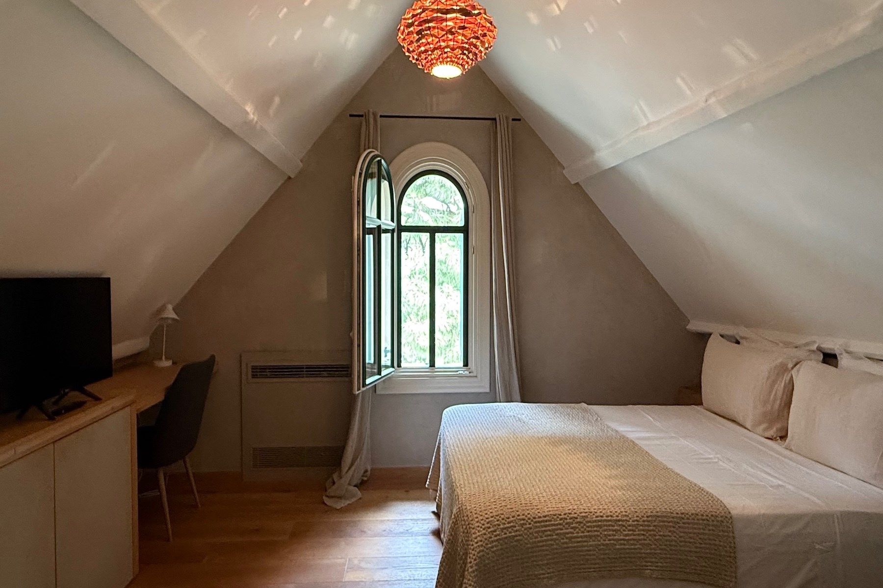 mansion 15 Rooms for sale on AIGUES MORTES (30220)