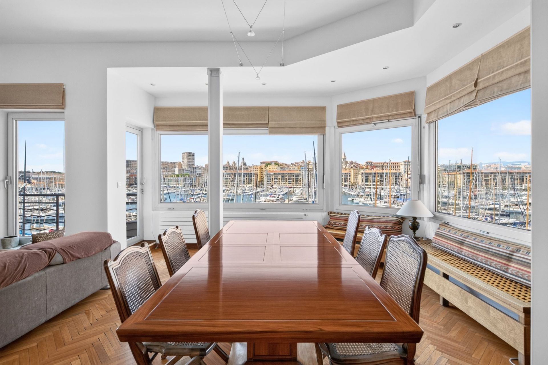 luxury apartment 5 Rooms for sale on MARSEILLE (13007)