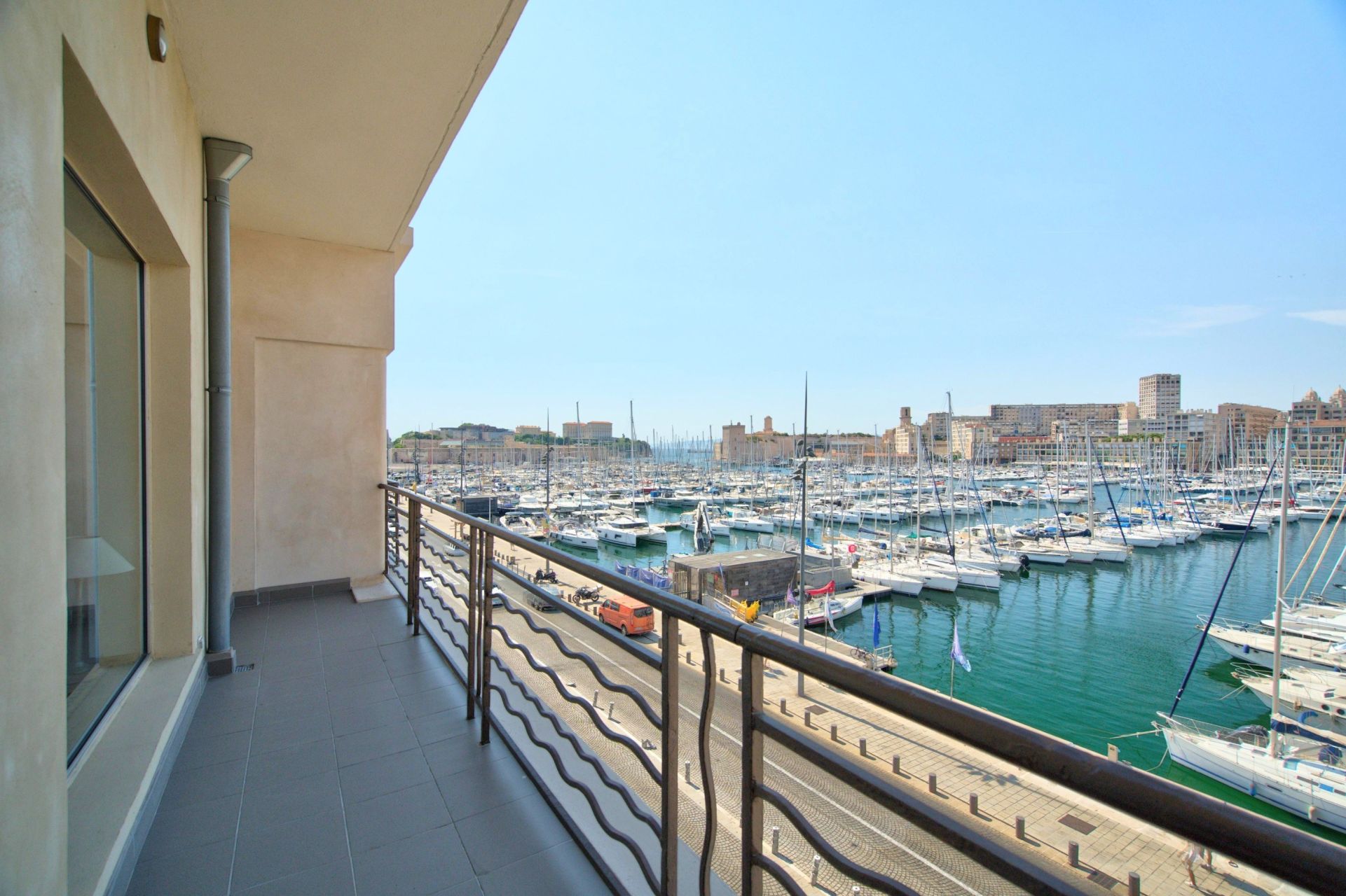 luxury apartment 5 Rooms for sale on MARSEILLE (13007)