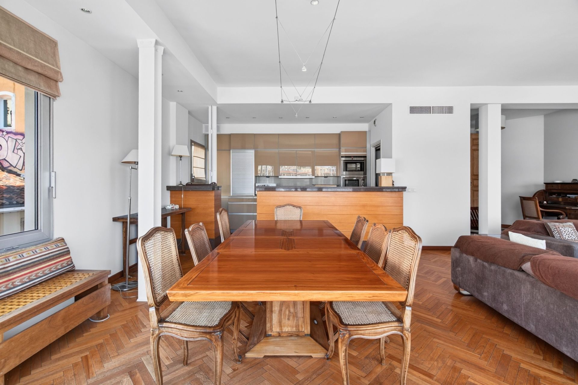 luxury apartment 5 Rooms for sale on MARSEILLE (13007)