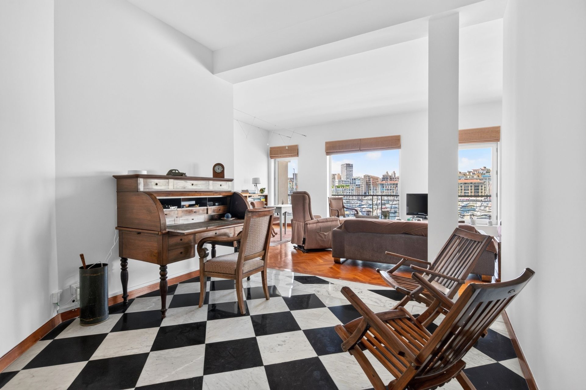 luxury apartment 5 Rooms for sale on MARSEILLE (13007)