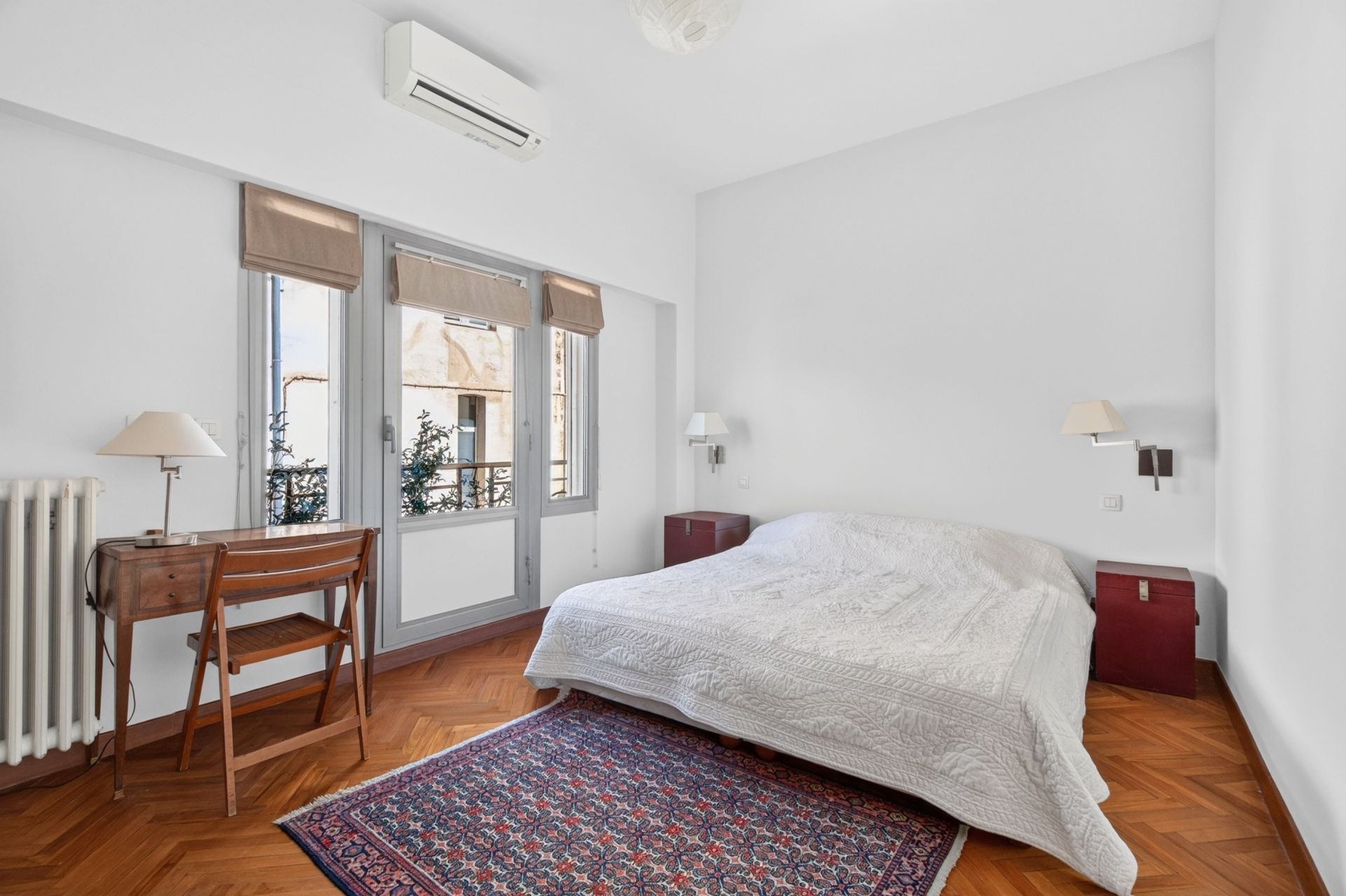 luxury apartment 5 Rooms for sale on MARSEILLE (13007)