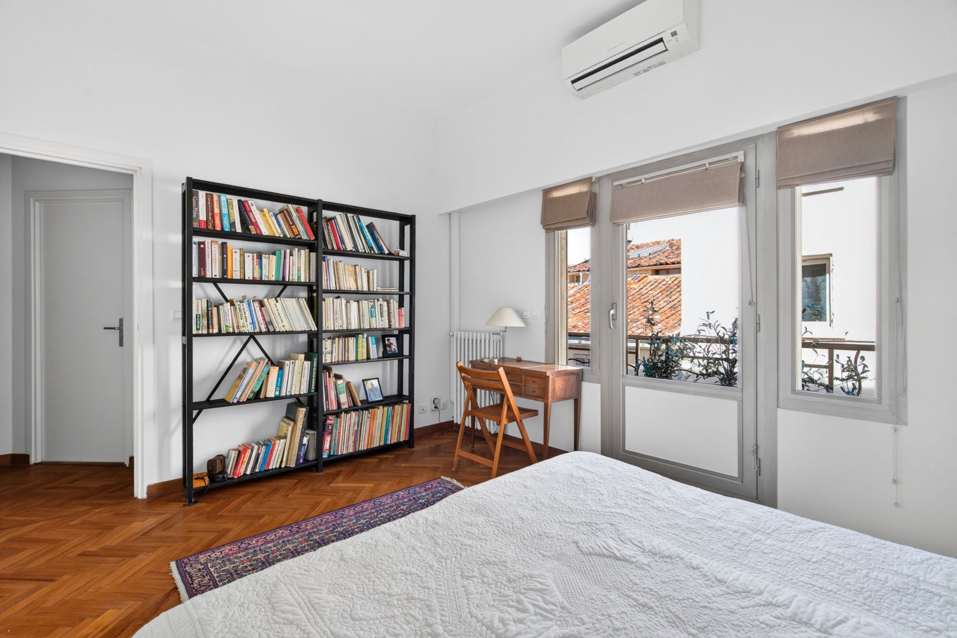 luxury apartment 5 Rooms for sale on MARSEILLE (13007)