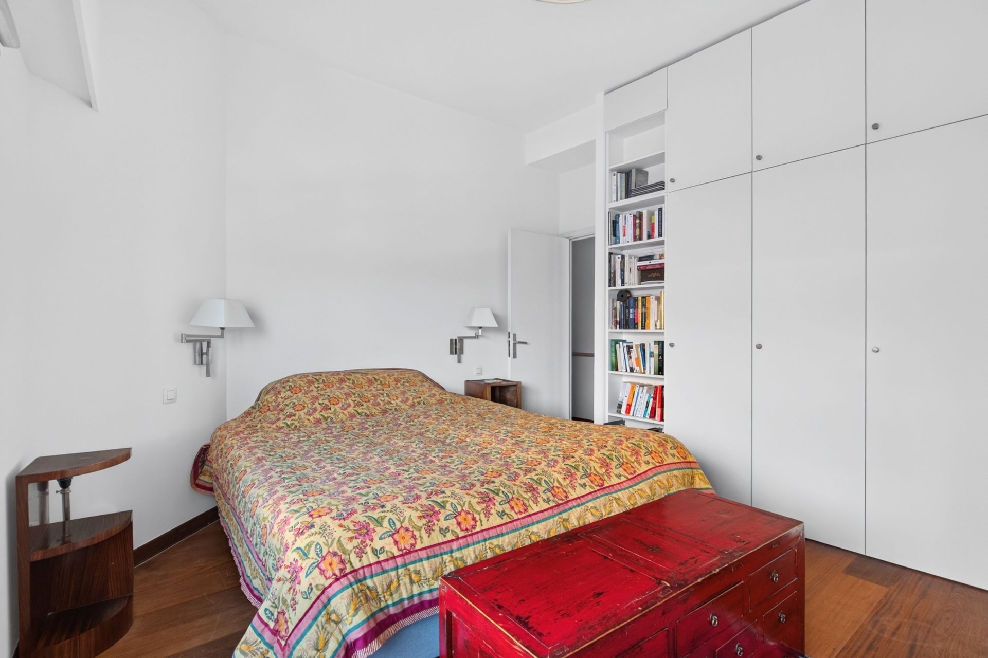 luxury apartment 5 Rooms for sale on MARSEILLE (13007)