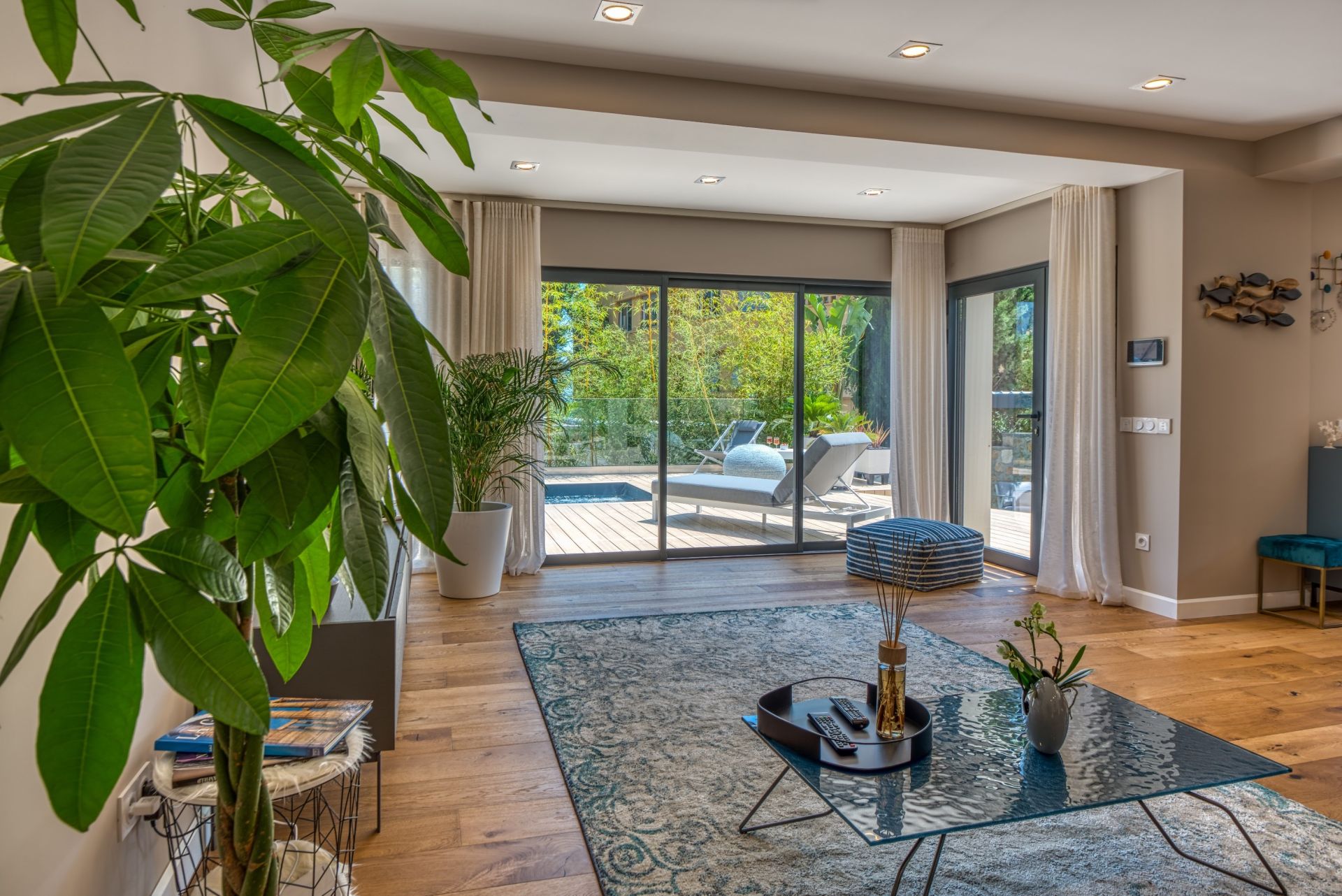 contemporary house 7 Rooms for sale on EZE (06360)