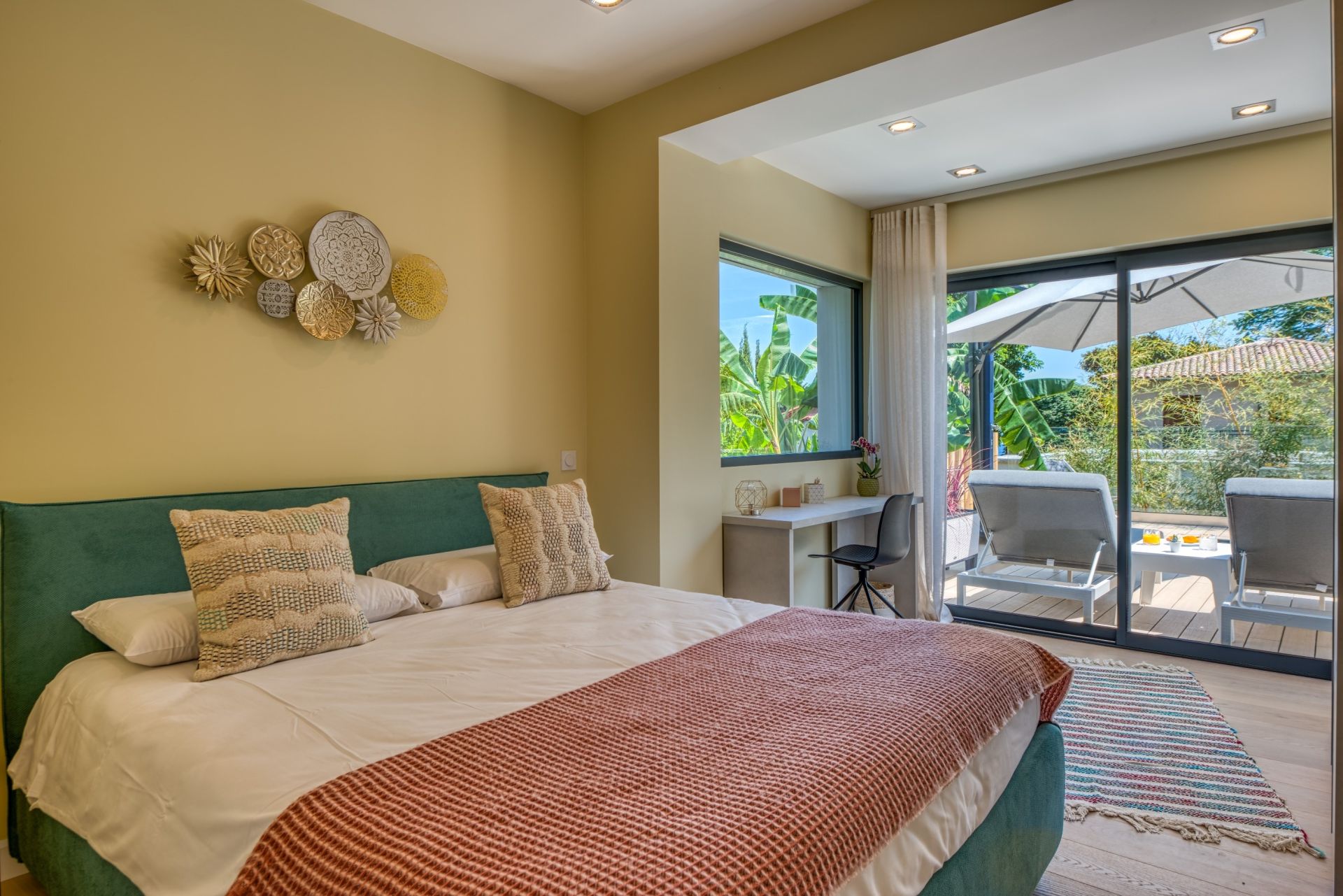 contemporary house 7 Rooms for sale on EZE (06360)