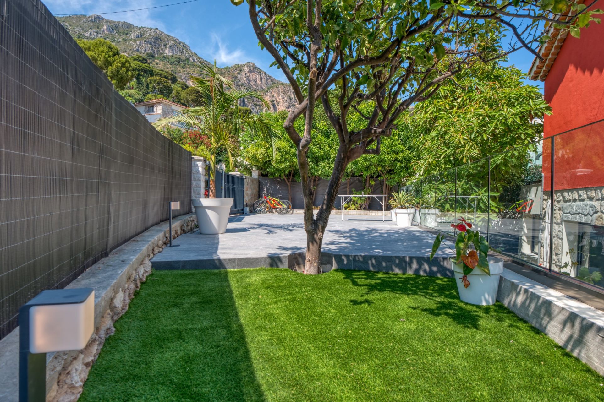 contemporary house 7 Rooms for sale on EZE (06360)