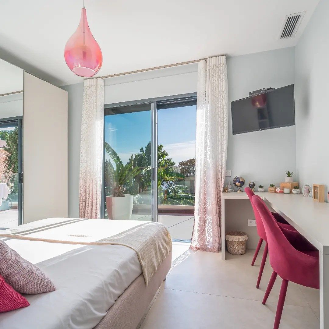 contemporary house 7 Rooms for sale on EZE (06360)