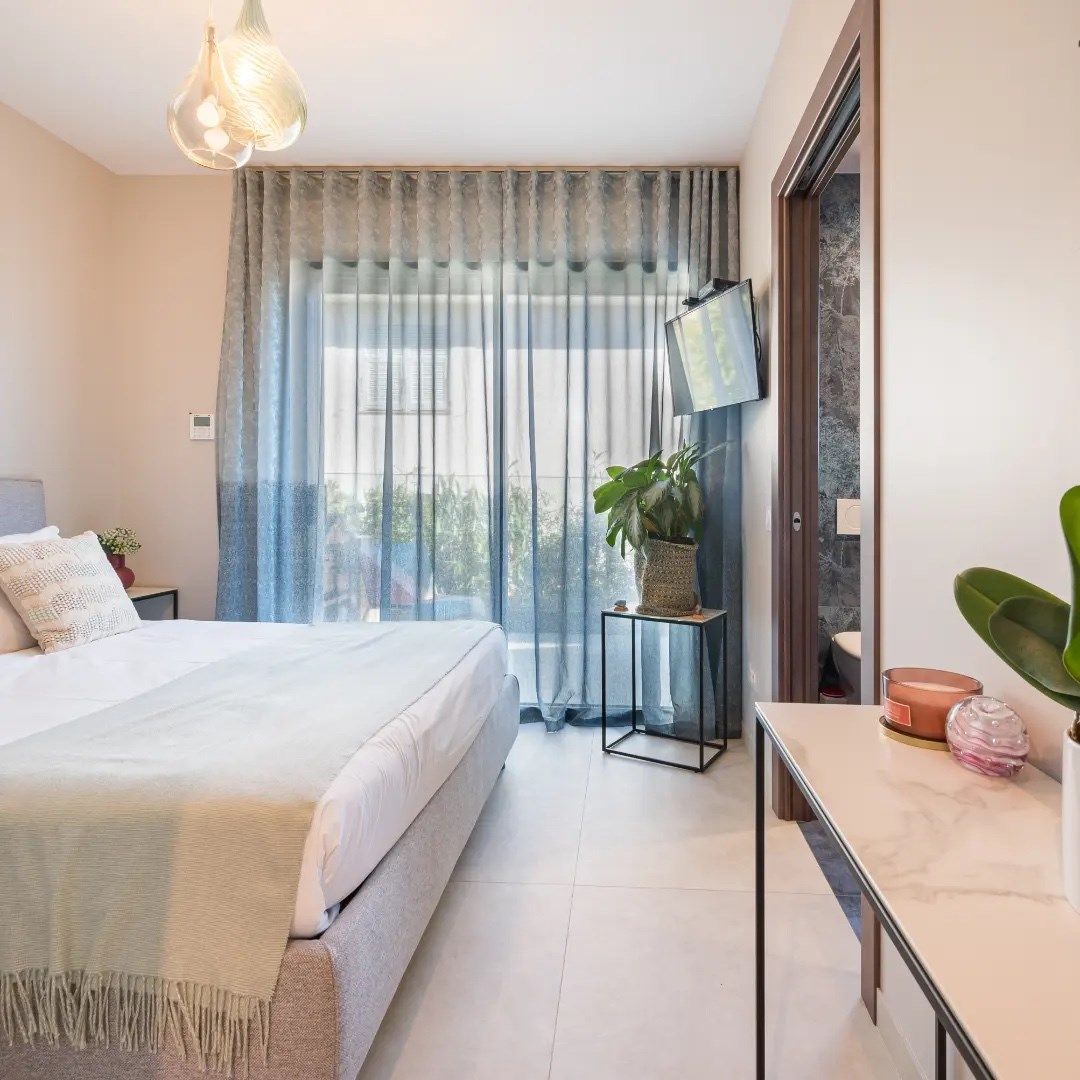 contemporary house 7 Rooms for sale on EZE (06360)