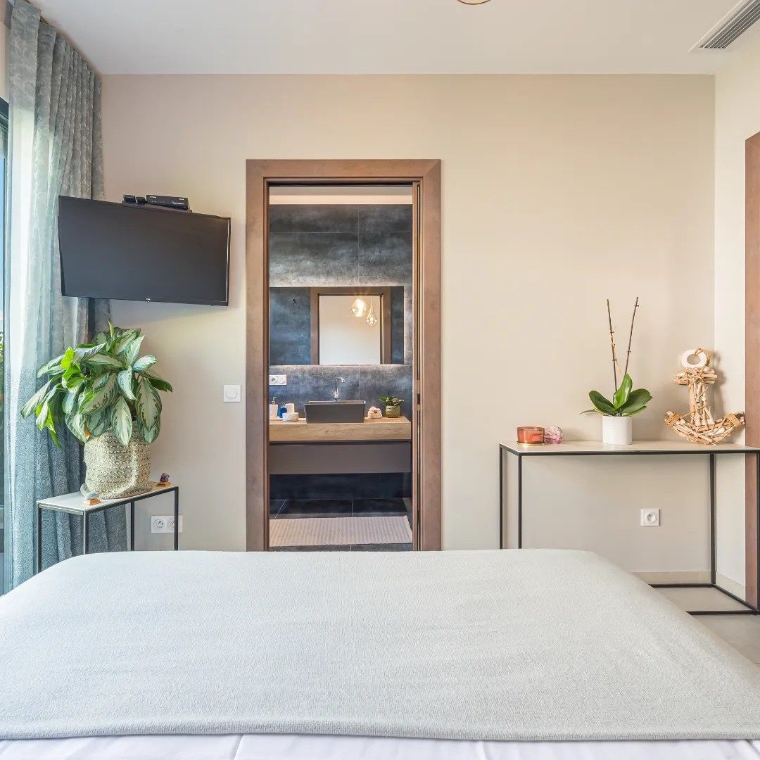 contemporary house 7 Rooms for sale on EZE (06360)