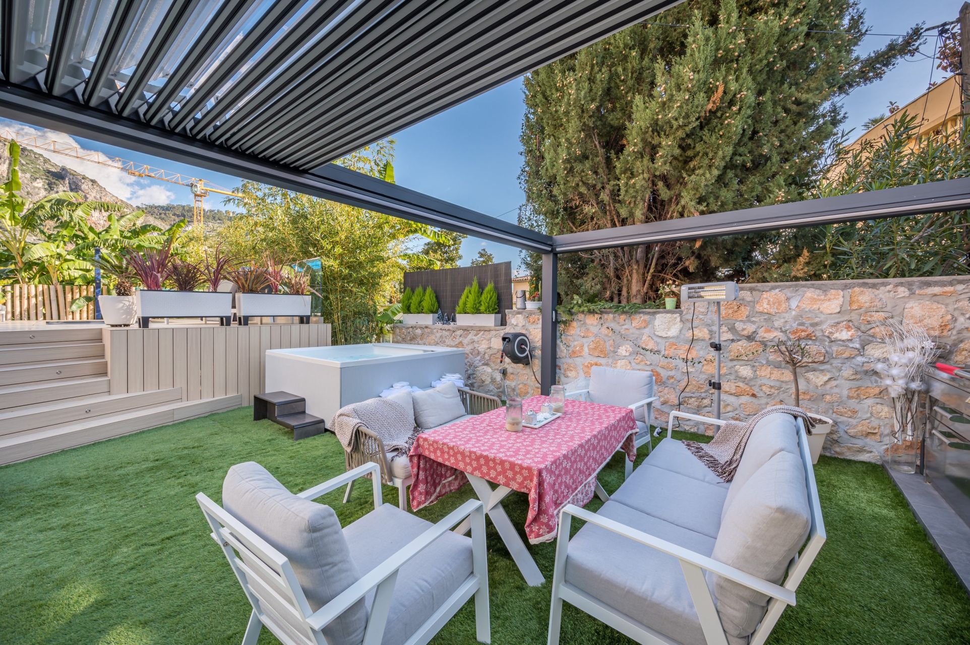 contemporary house 7 Rooms for sale on EZE (06360)