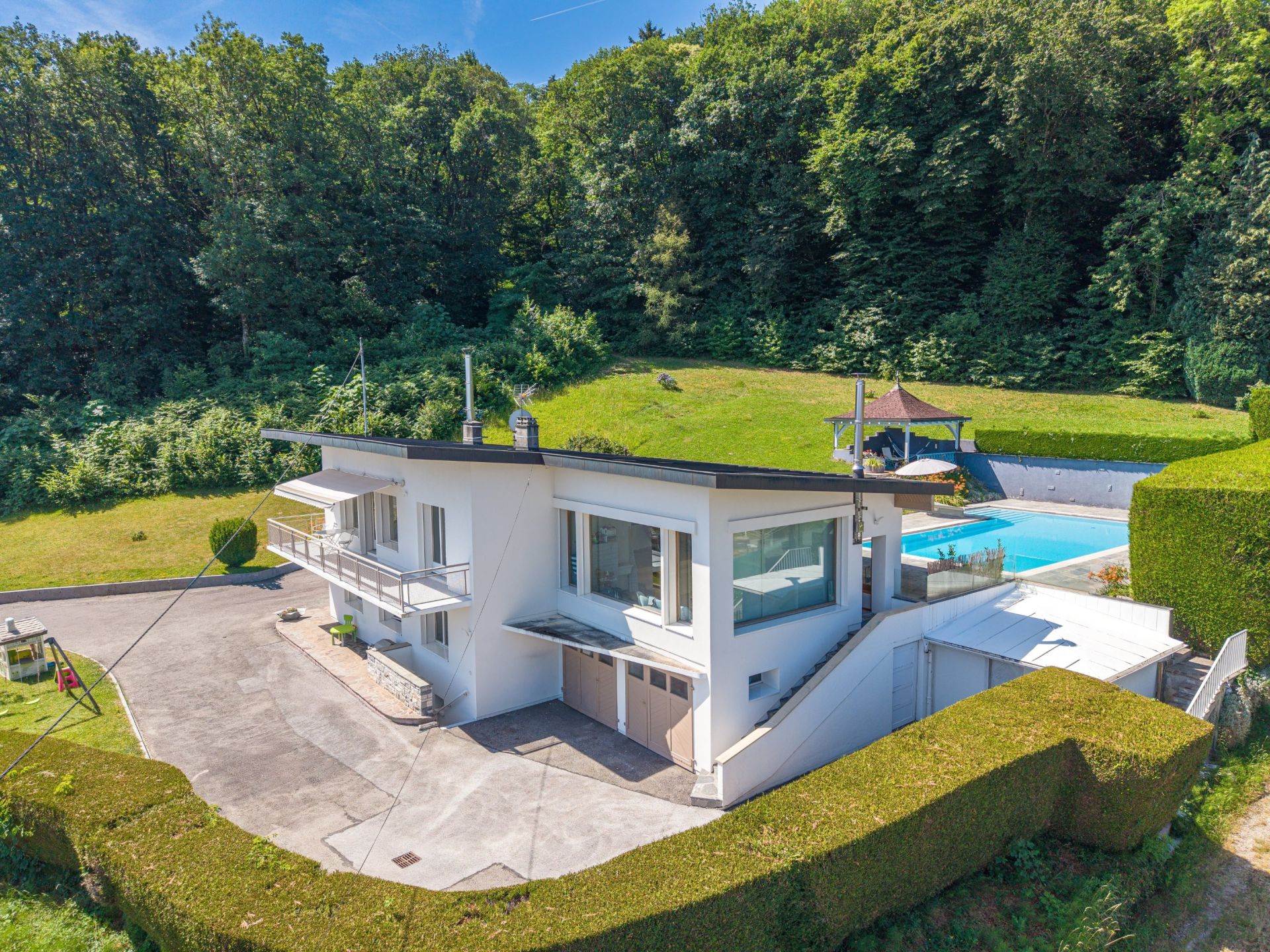 contemporary house 6 Rooms for sale on REIGNIER ESERY (74930)