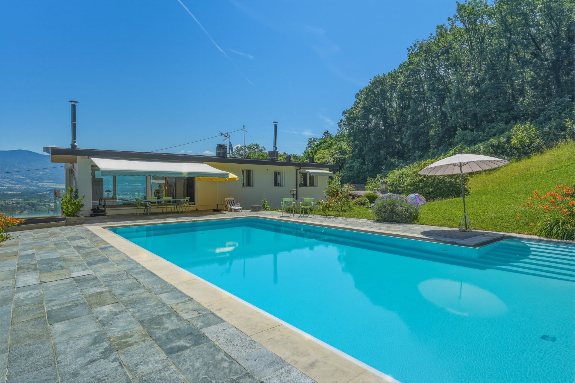 contemporary house 6 Rooms for sale on REIGNIER ESERY (74930)