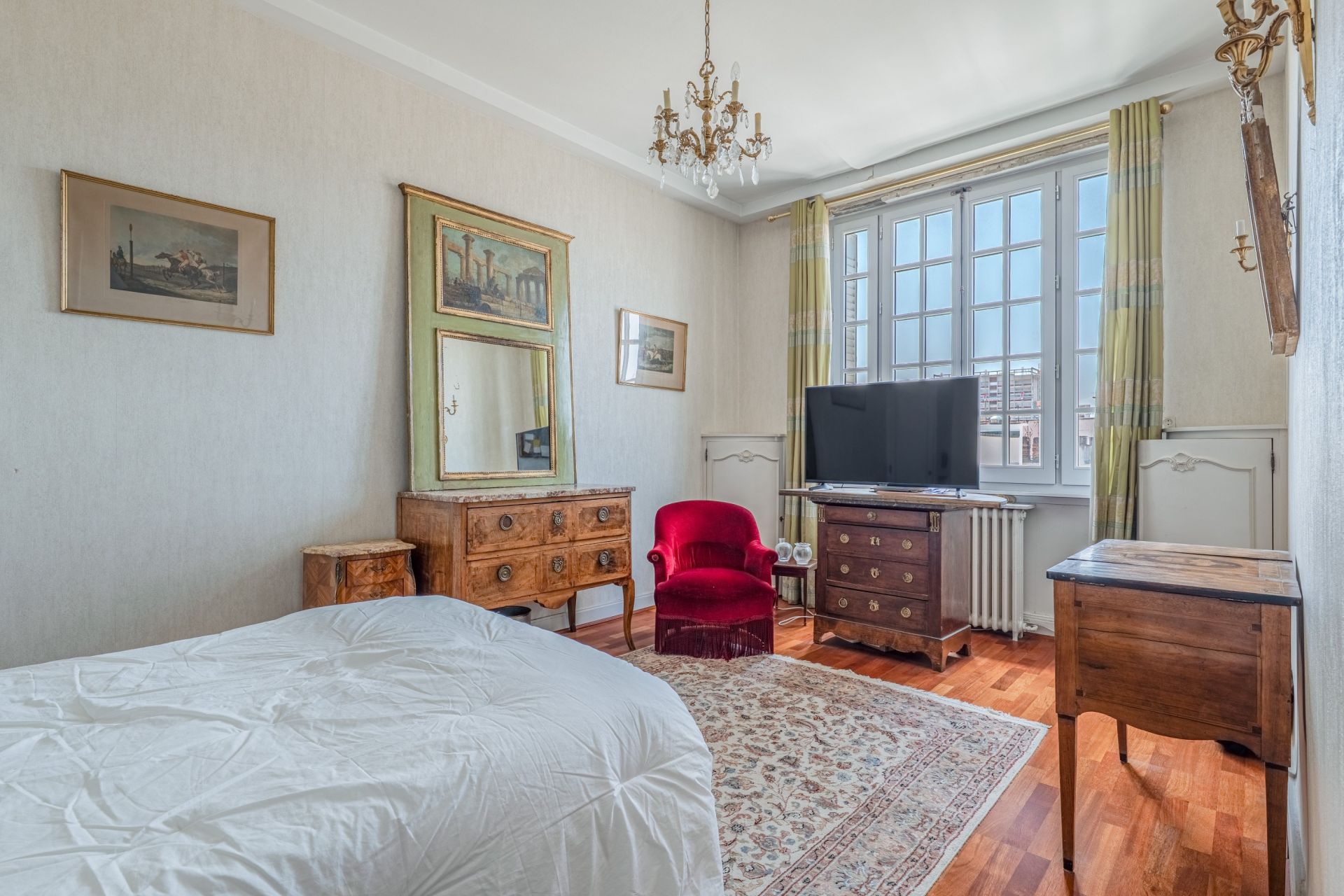 luxury apartment 7 Rooms for sale on LYON (69006)