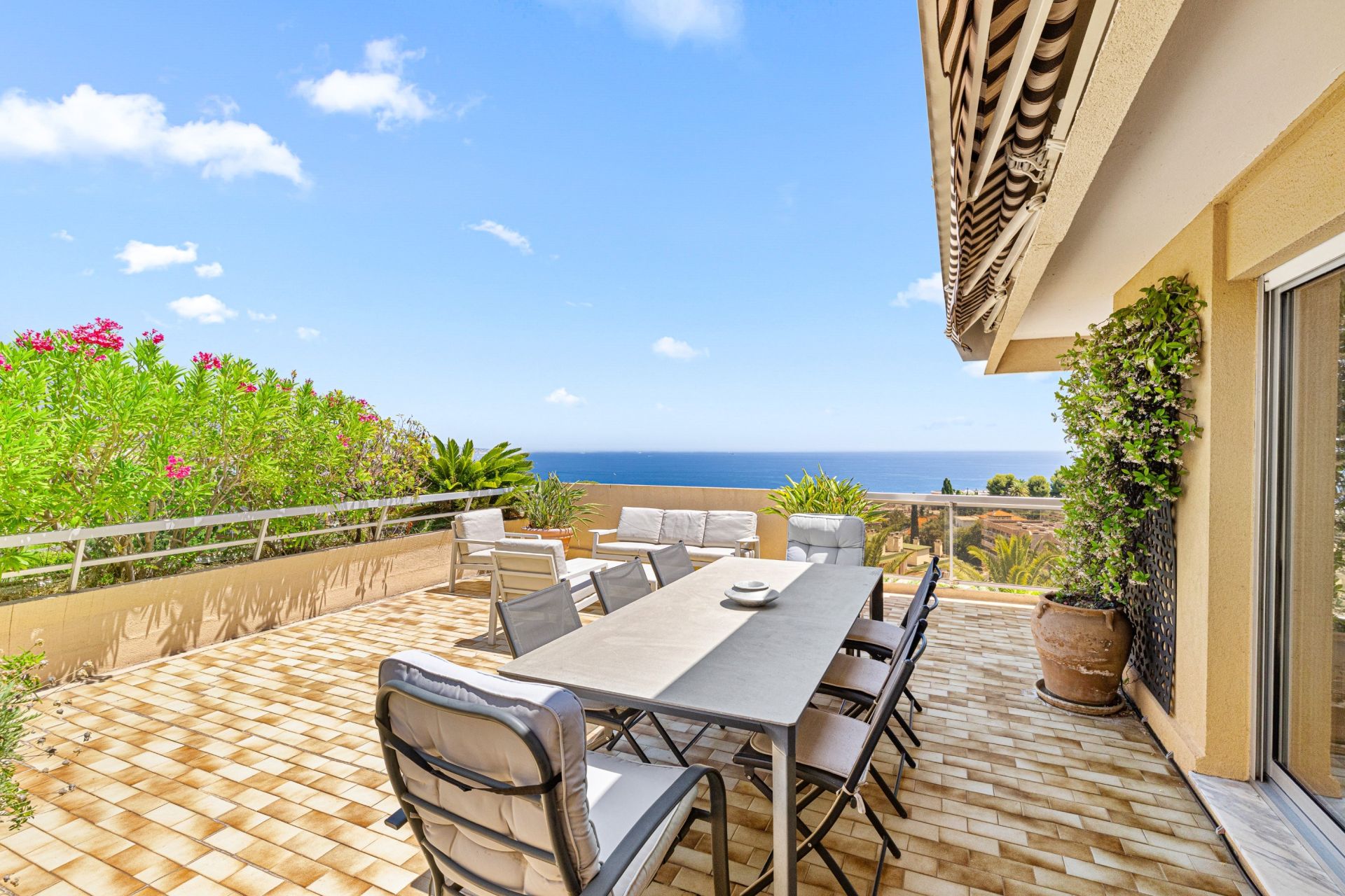 luxury apartment 4 Rooms for sale on NICE (06000)