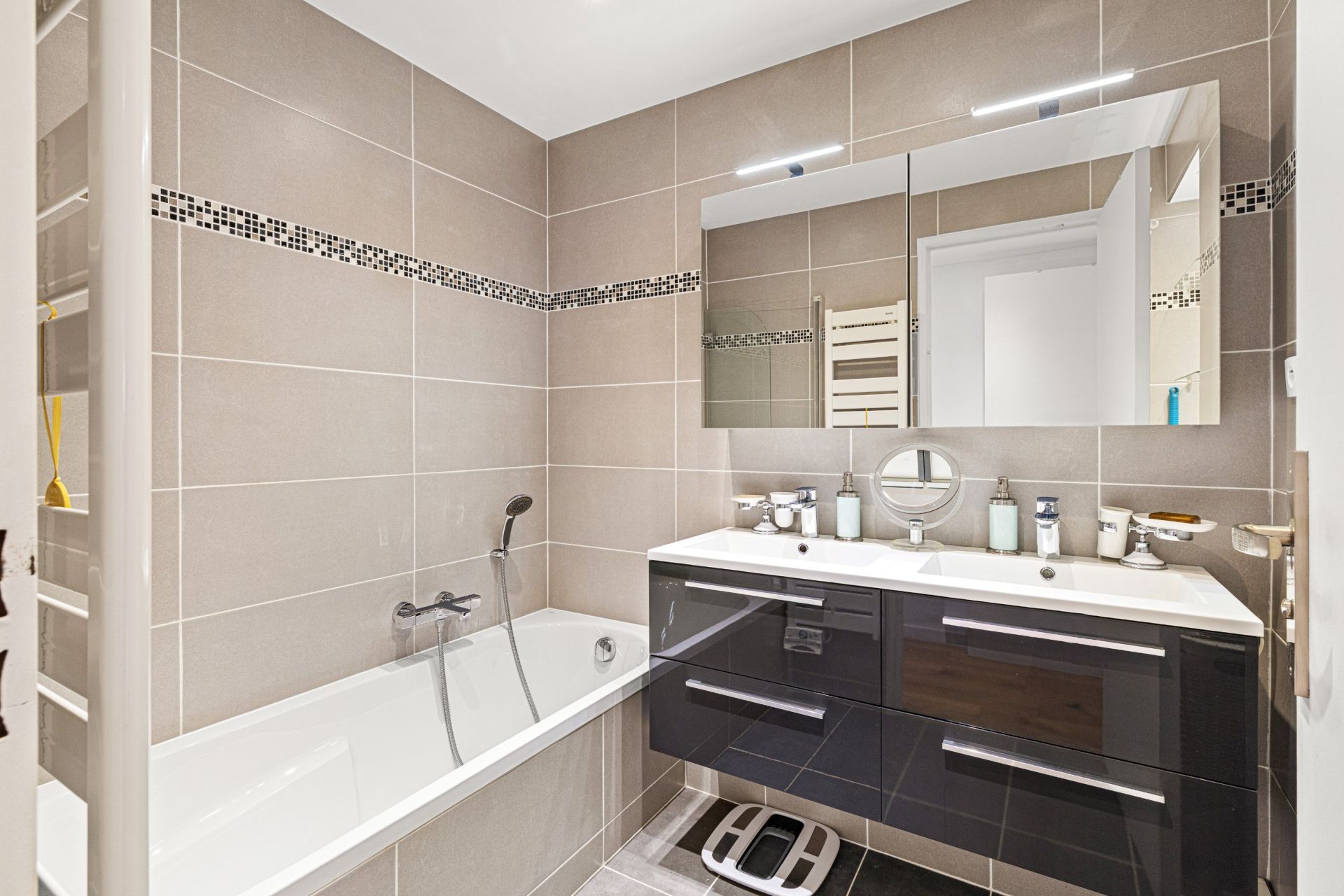 luxury apartment 4 Rooms for sale on NICE (06000)