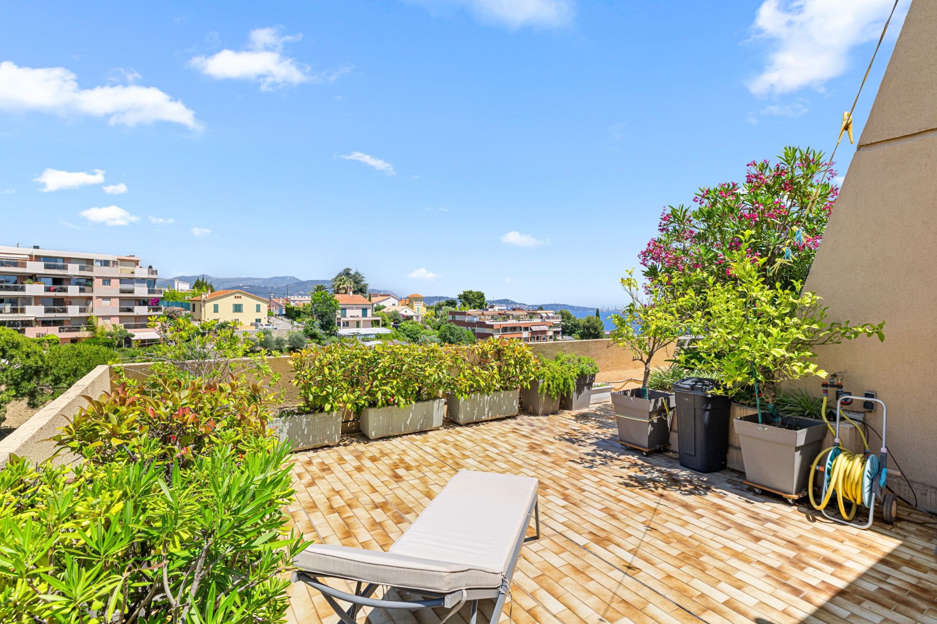 luxury apartment 4 Rooms for sale on NICE (06000)