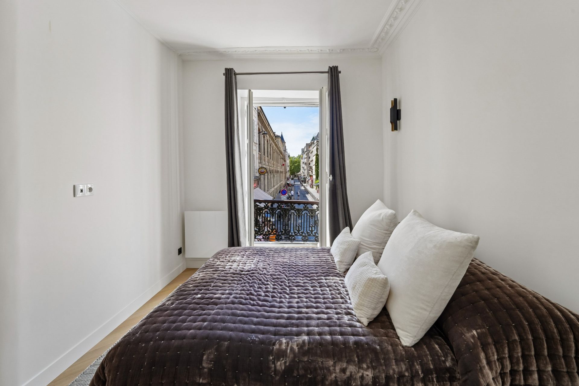 luxury apartment 3 Rooms for sale on PARIS (75018)