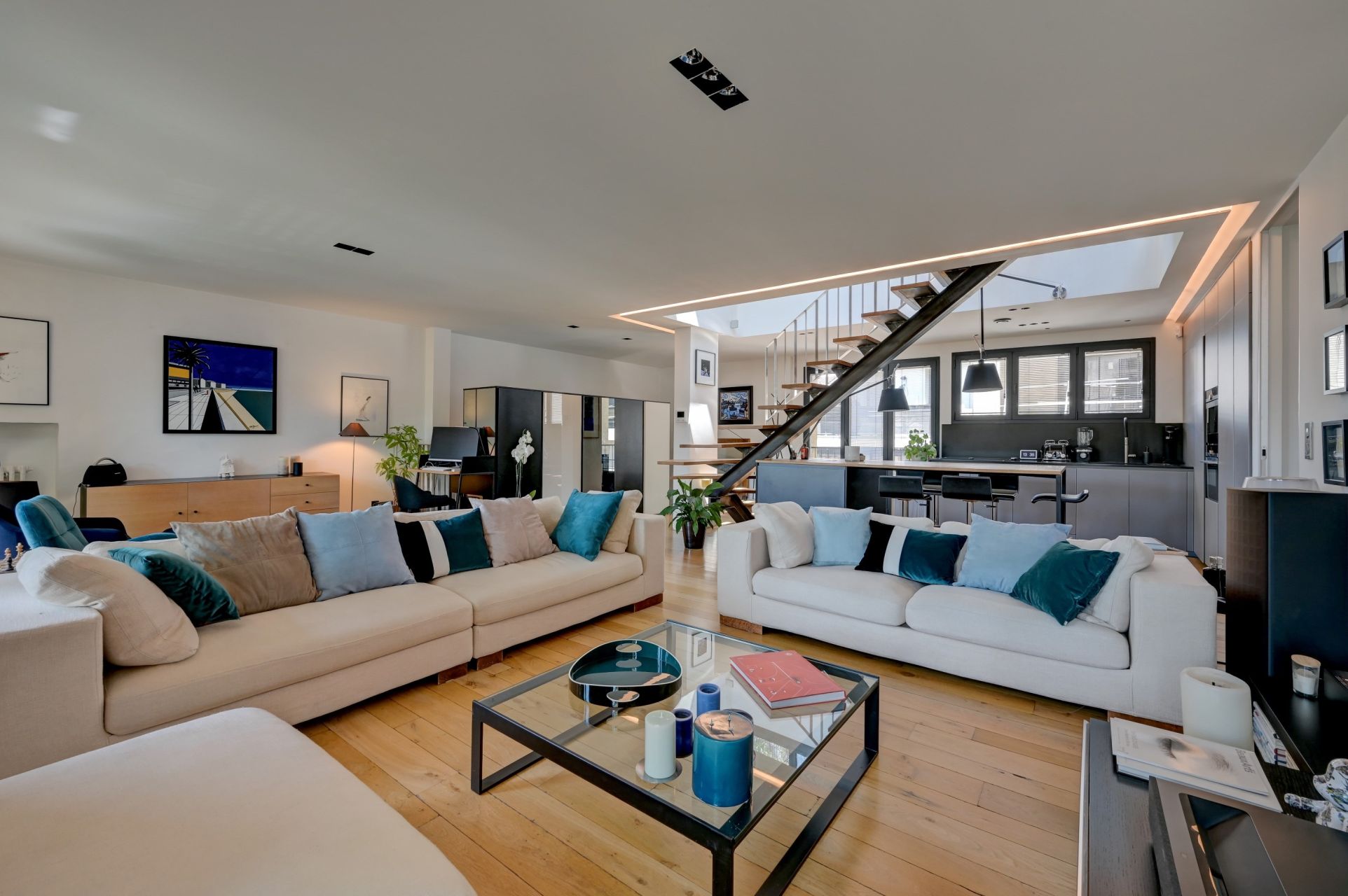 luxury house 6 Rooms for sale on AIX EN PROVENCE (13100)