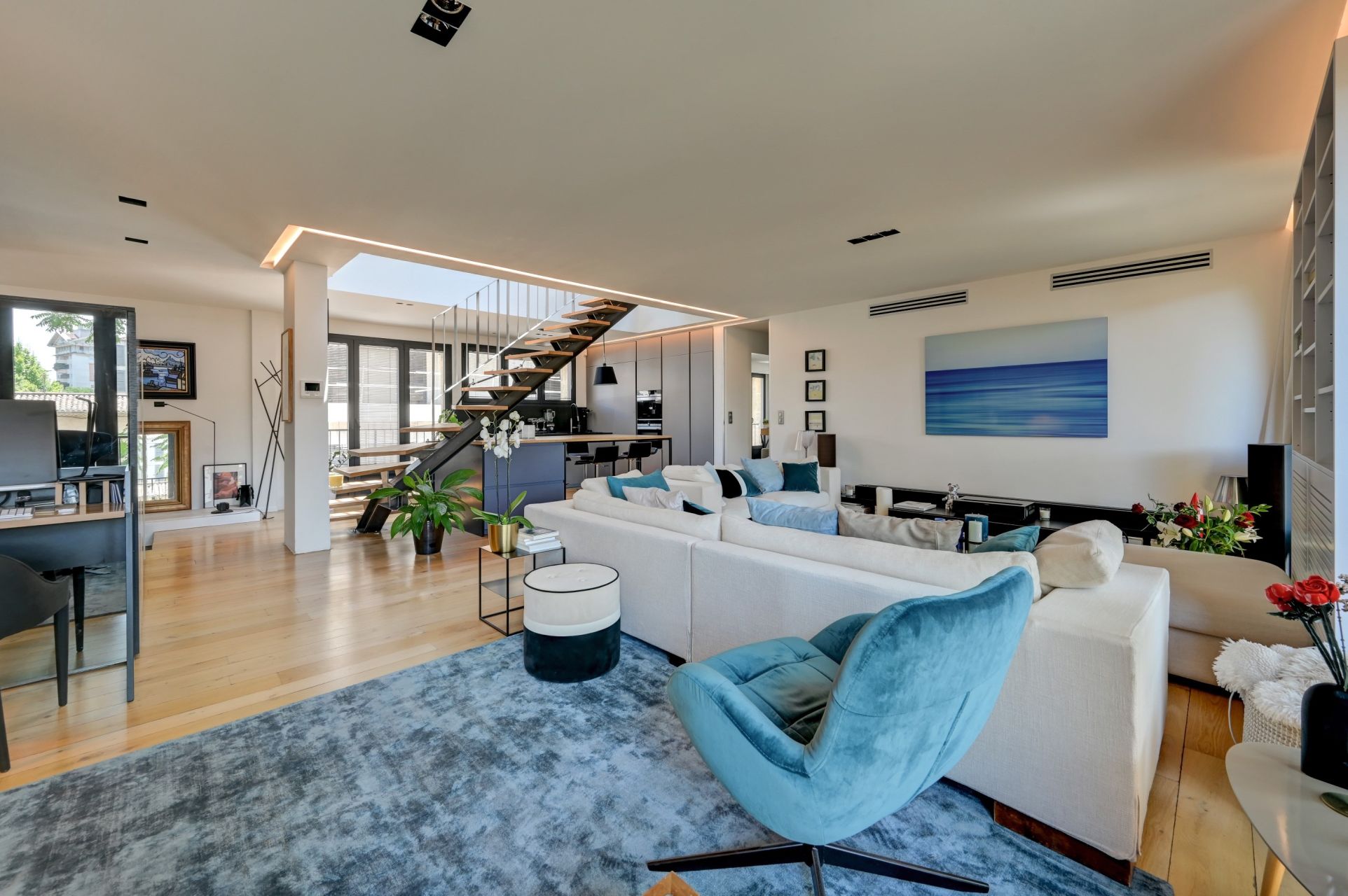 luxury house 6 Rooms for sale on AIX EN PROVENCE (13100)