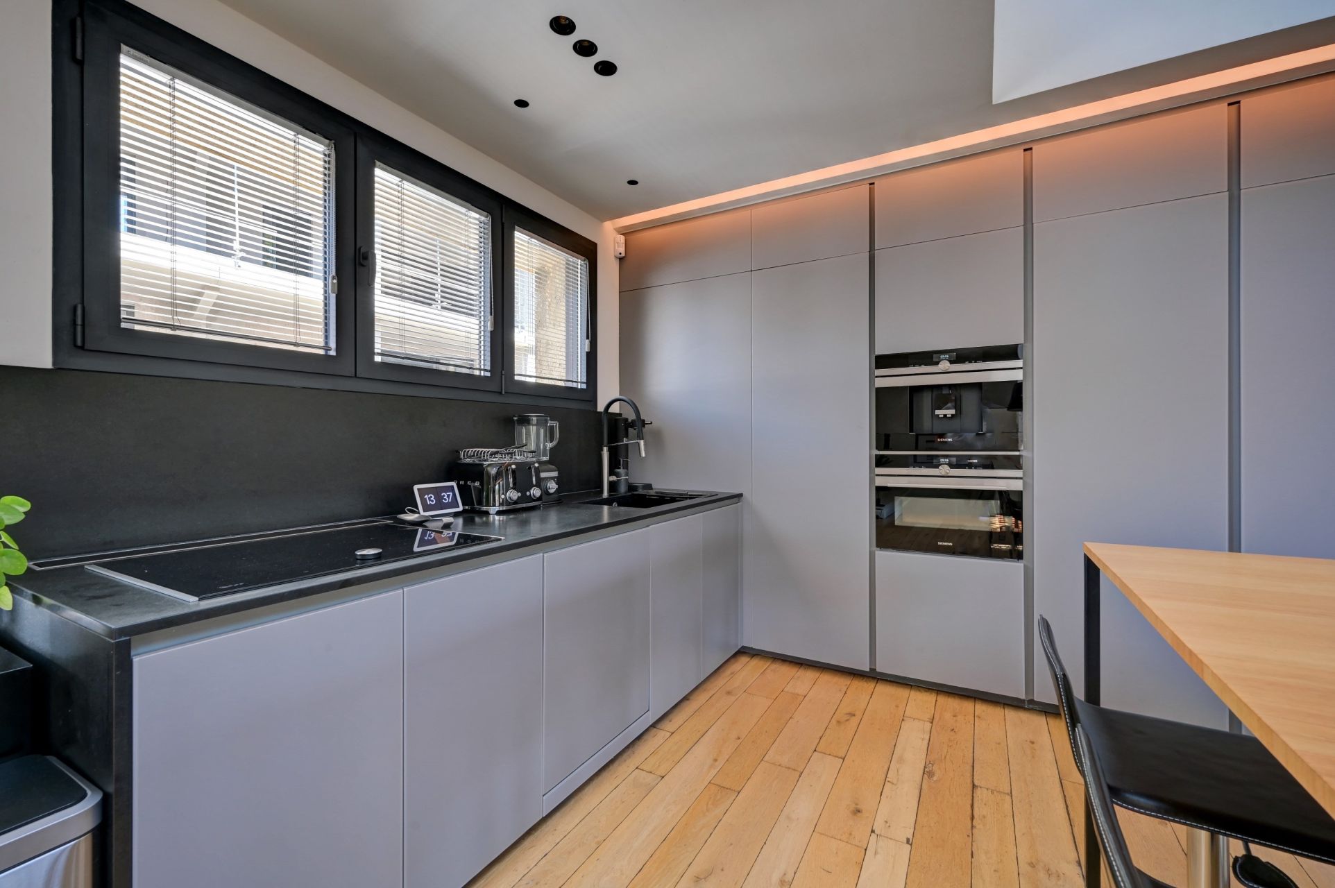 luxury house 6 Rooms for sale on AIX EN PROVENCE (13100)