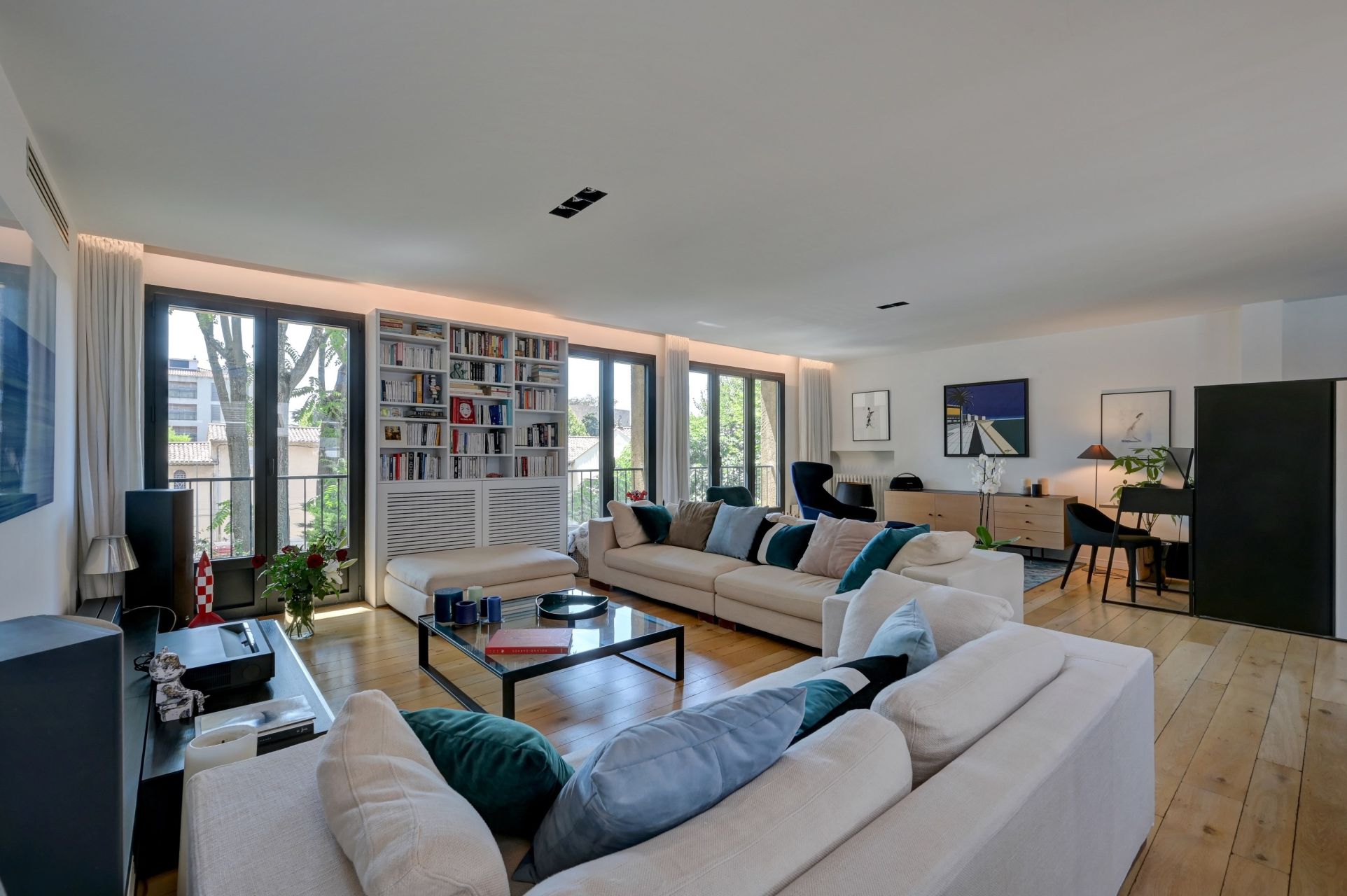 luxury house 6 Rooms for sale on AIX EN PROVENCE (13100)