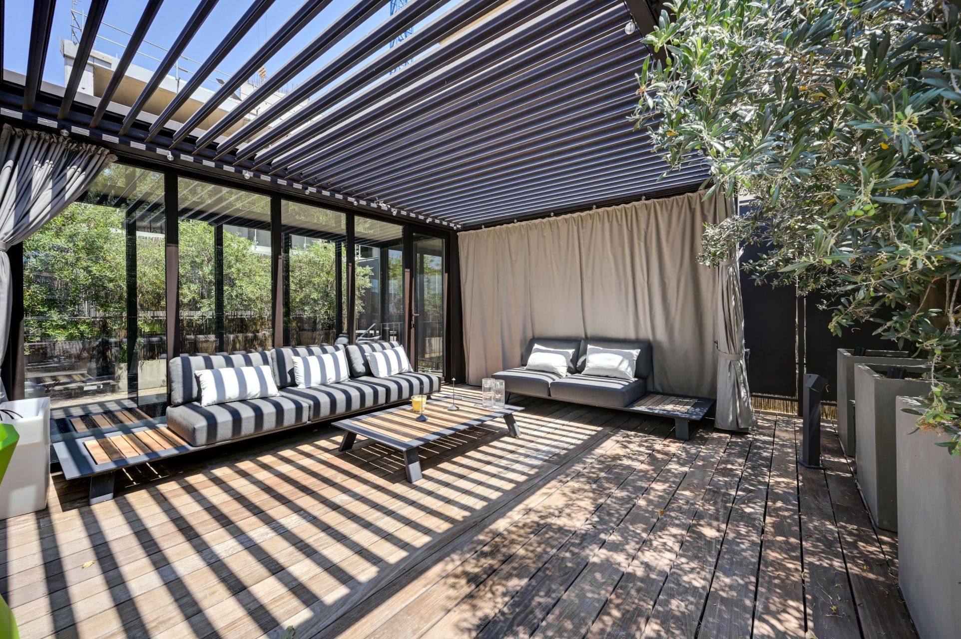 luxury house 6 Rooms for sale on AIX EN PROVENCE (13100)