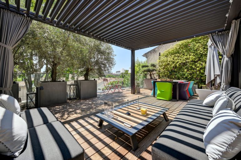luxury house 6 Rooms for sale on AIX EN PROVENCE (13100)